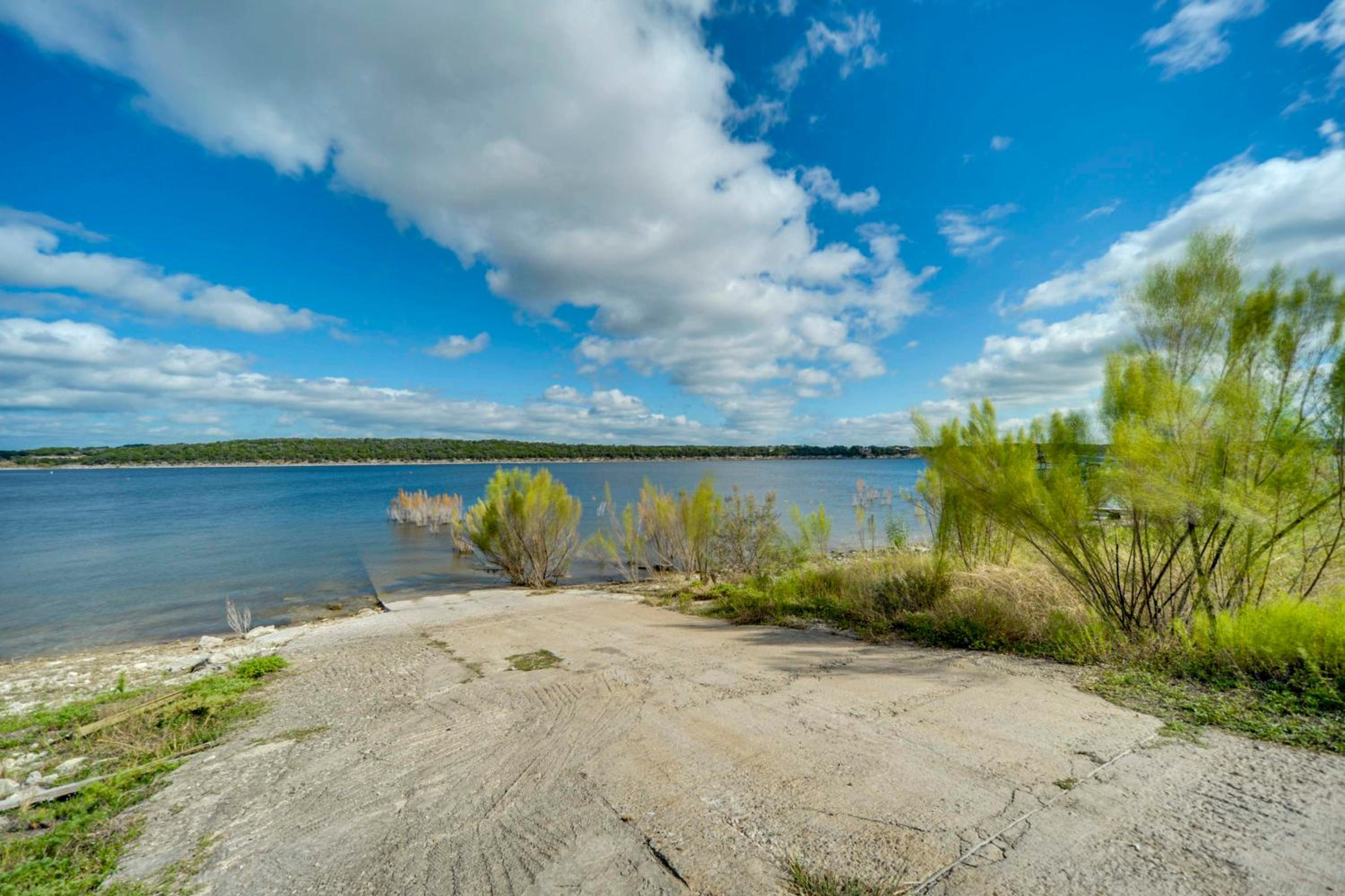 Walk to Lake Travis Austin Tiny Home with Hot Tub!