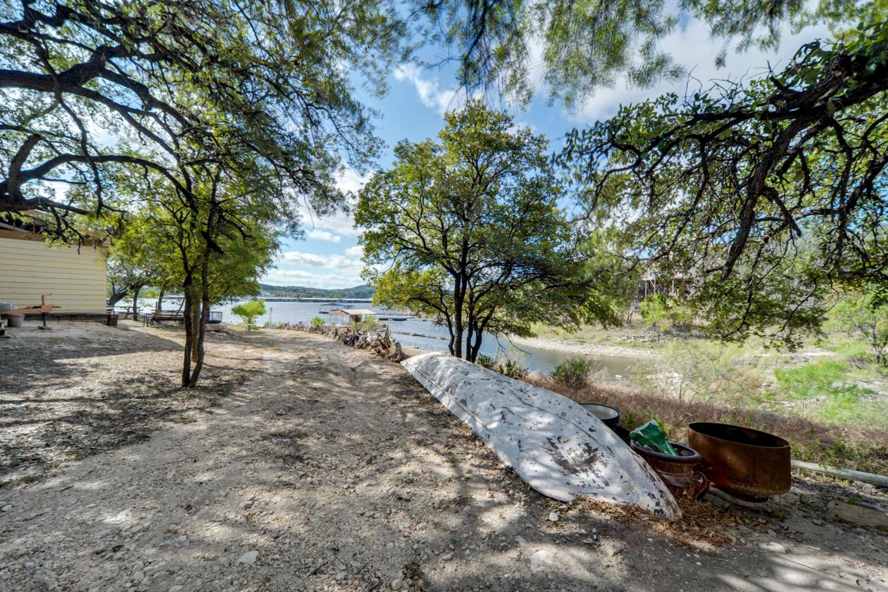 Walk to Lake Travis Austin Tiny Home with Hot Tub!
