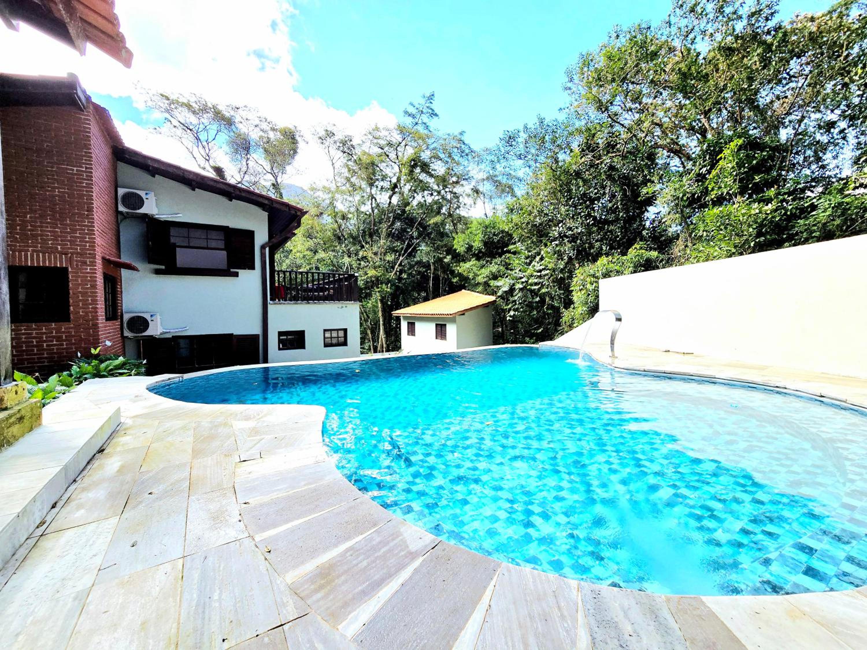 Sua casa de férias com piscina em Maresias