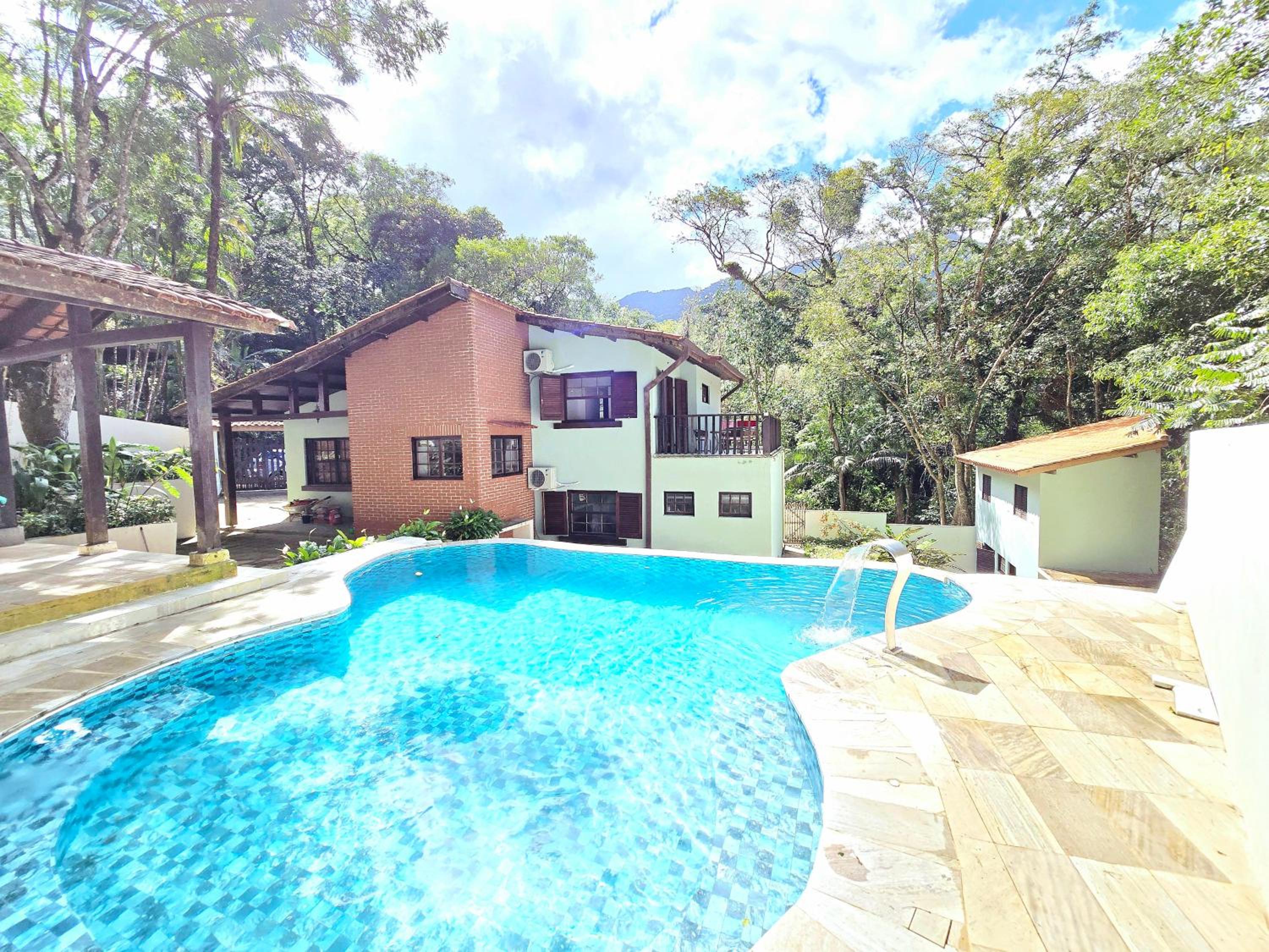 Sua casa de férias com piscina em Maresias