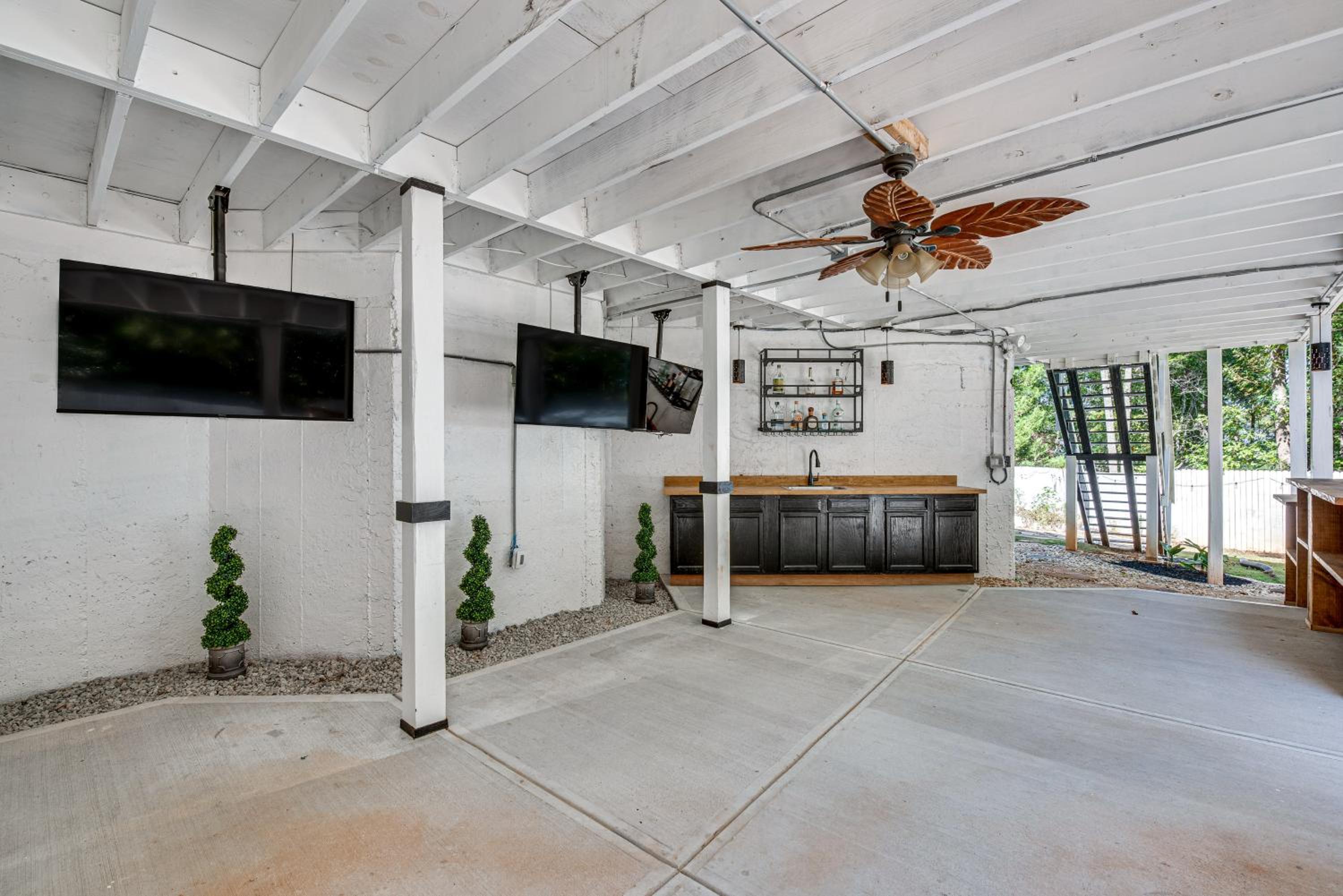 Theater Room and Gazebo Luxury Retreat in Ellenwood