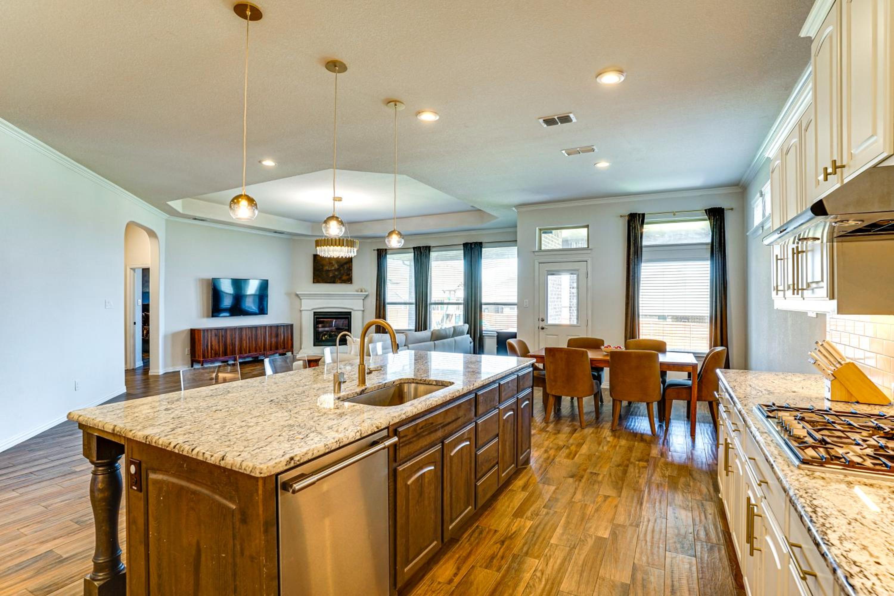 Less Than 20 Mi to Fort Worth Family-Friendly Aledo Home