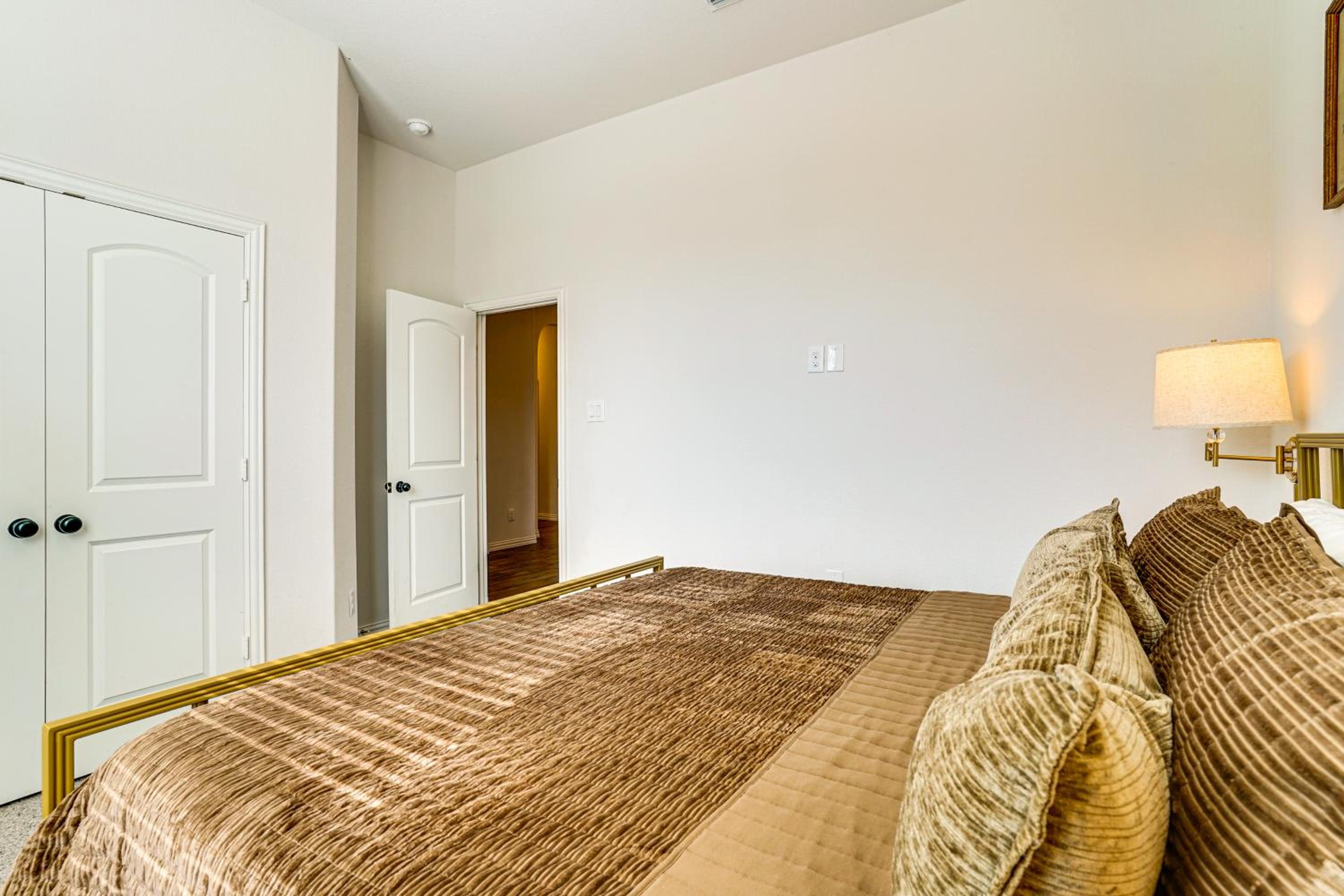 Less Than 20 Mi to Fort Worth Family-Friendly Aledo Home