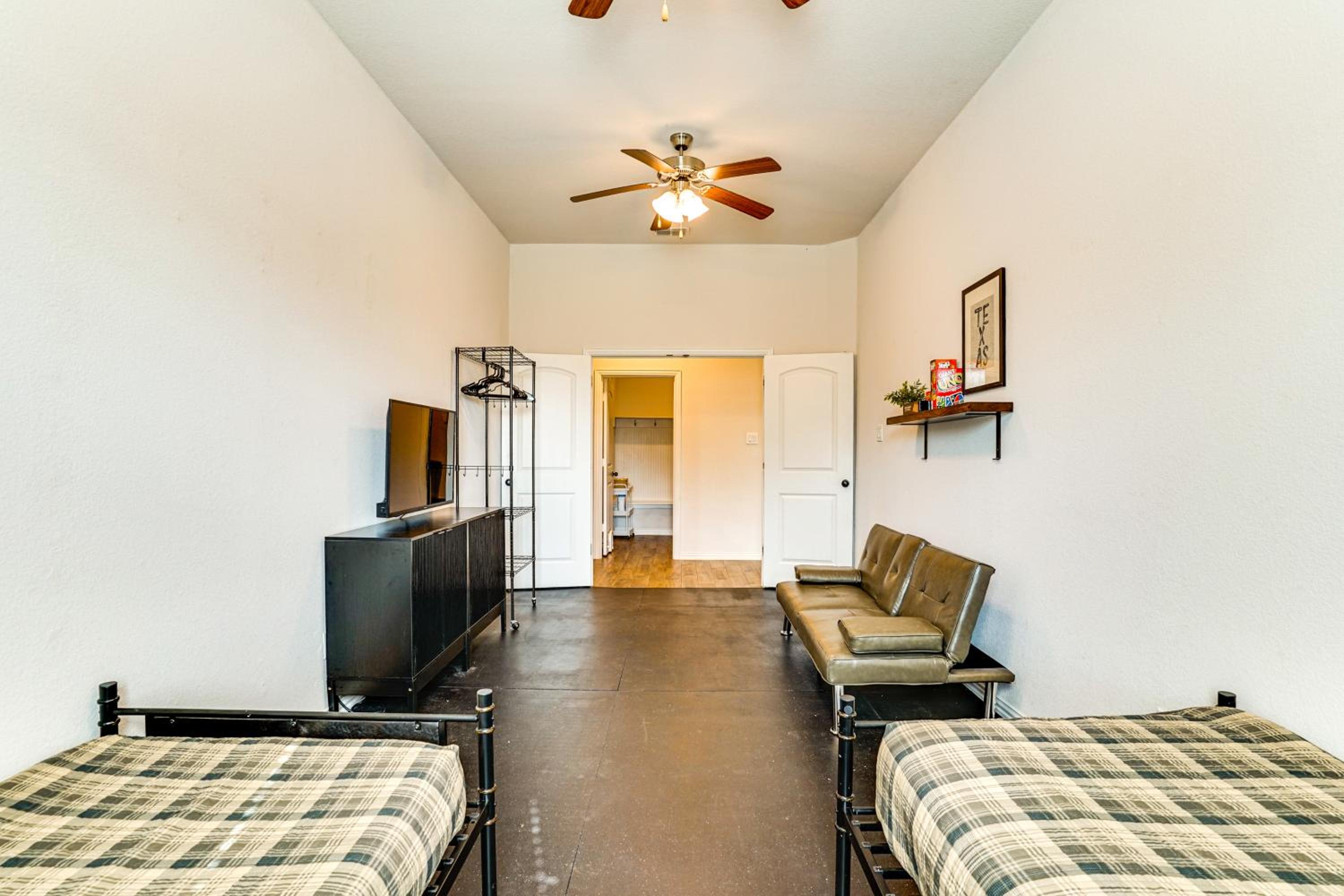 Less Than 20 Mi to Fort Worth Family-Friendly Aledo Home