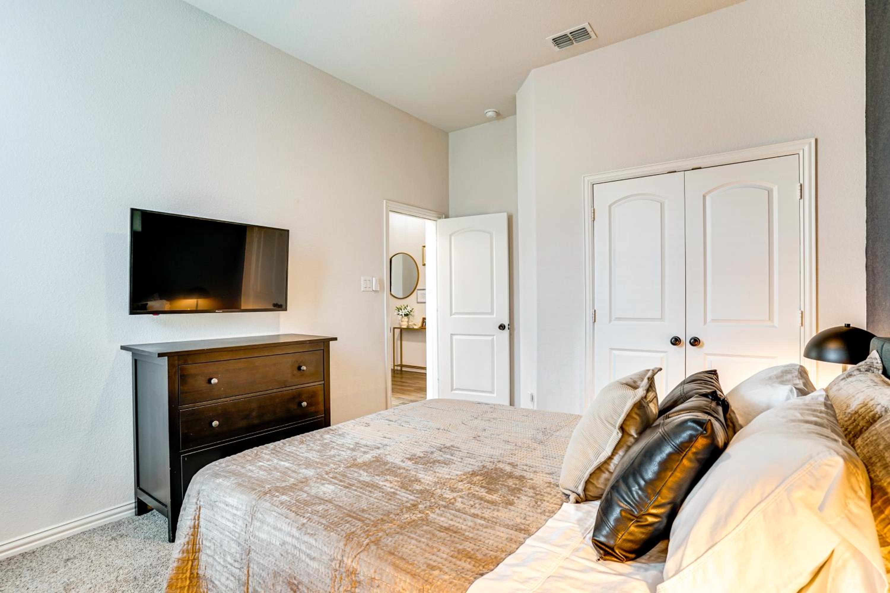 Less Than 20 Mi to Fort Worth Family-Friendly Aledo Home