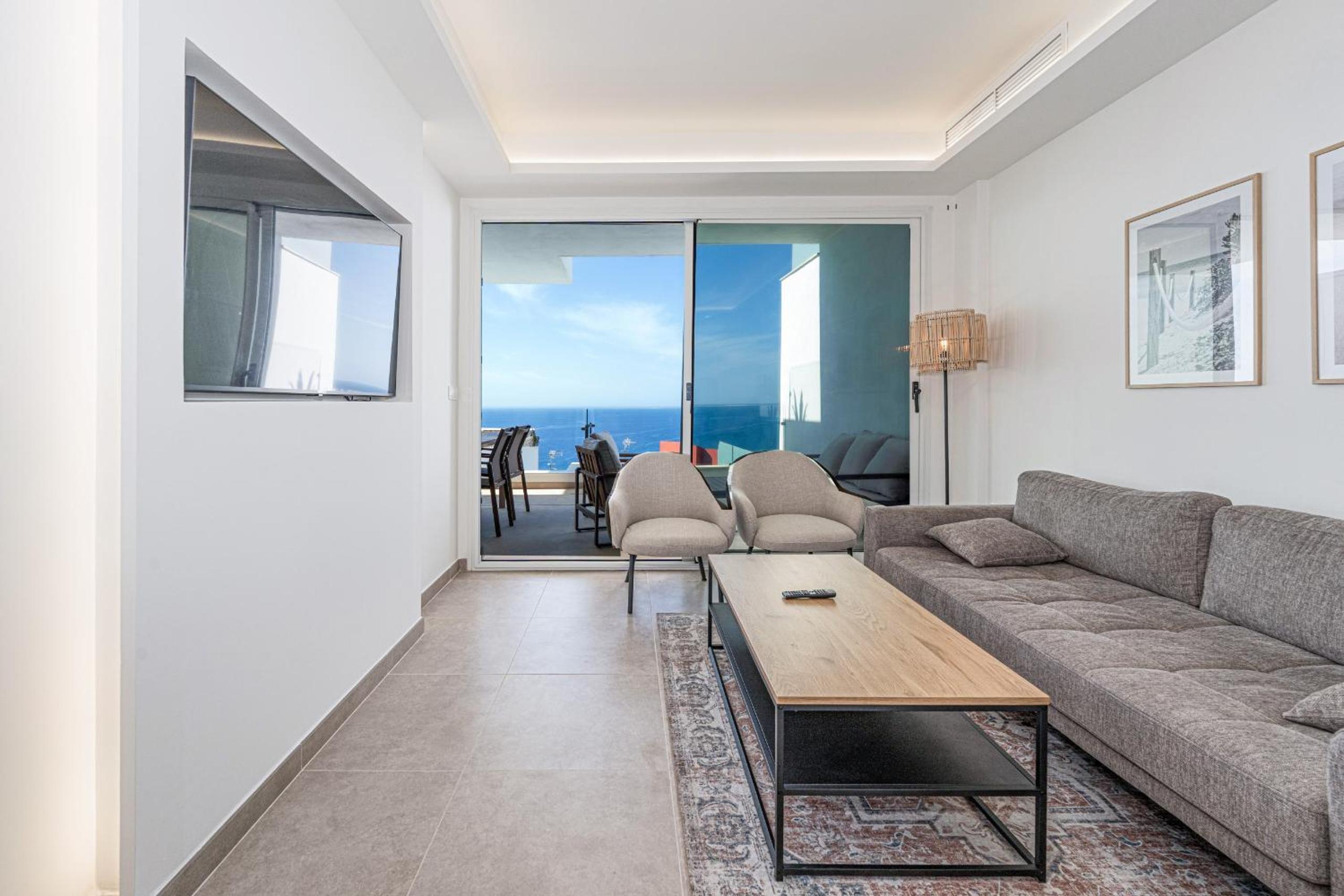 Bayview Hills Suite by Casasol