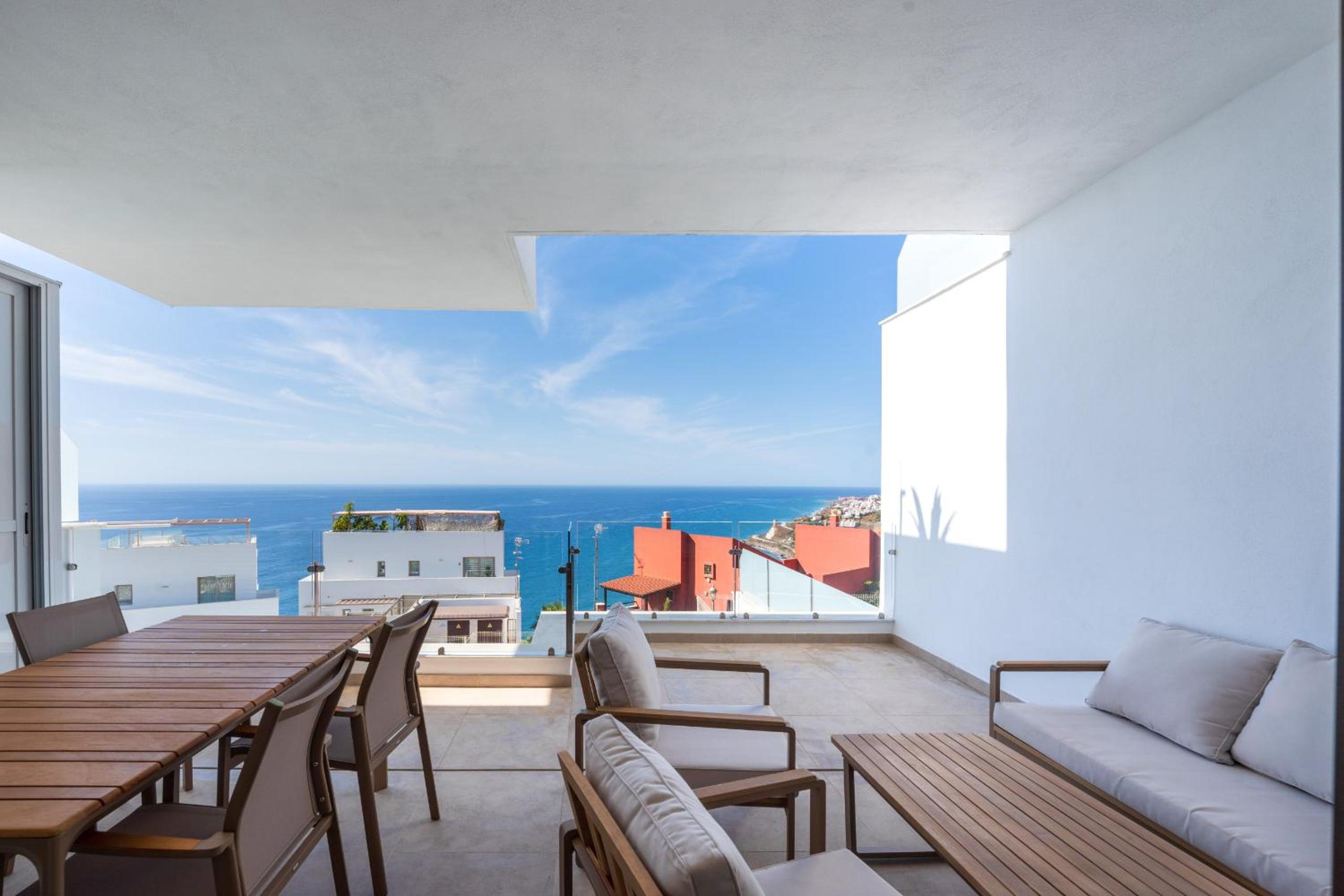 Bayview Hills Suite by Casasol