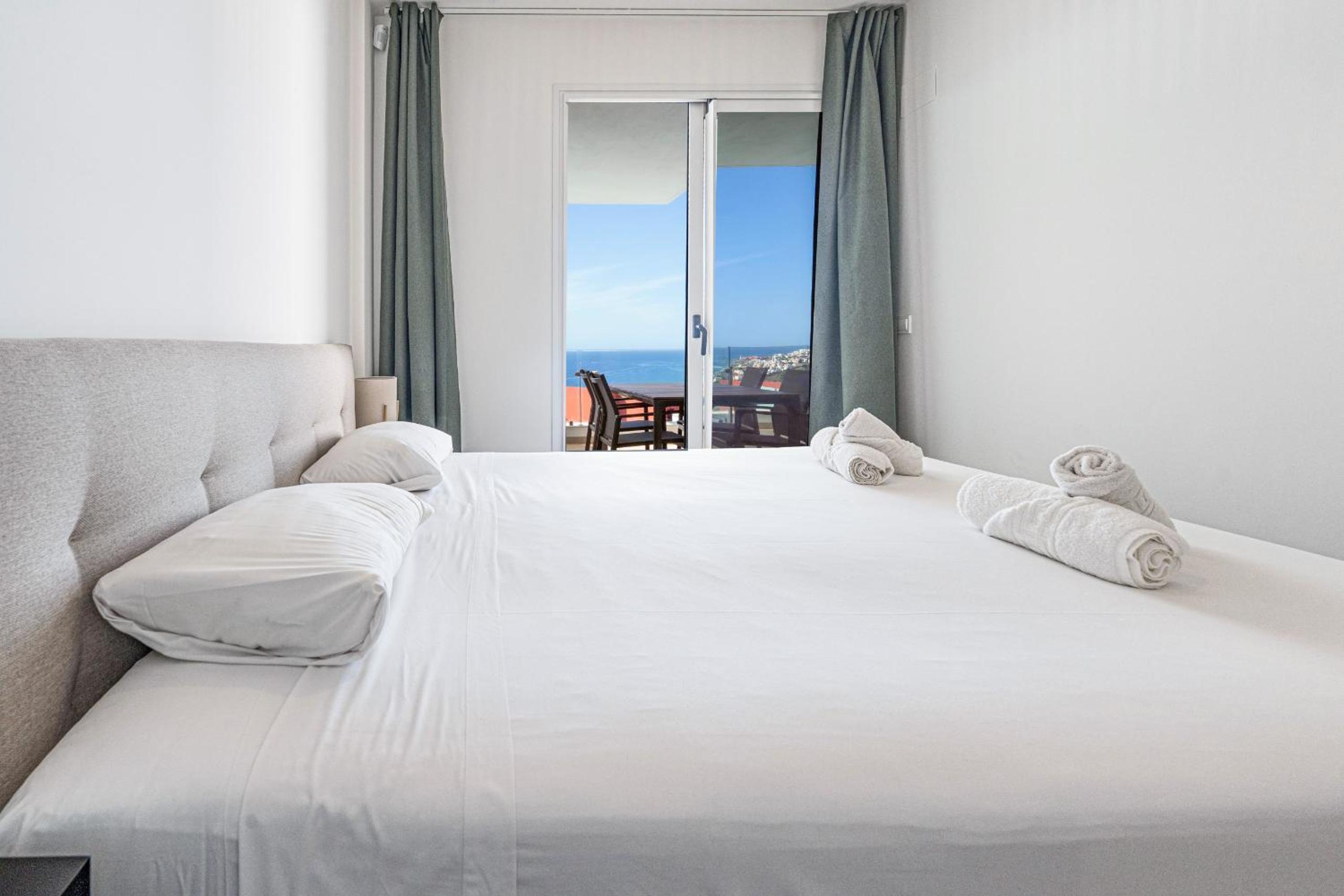 Bayview Hills Suite by Casasol
