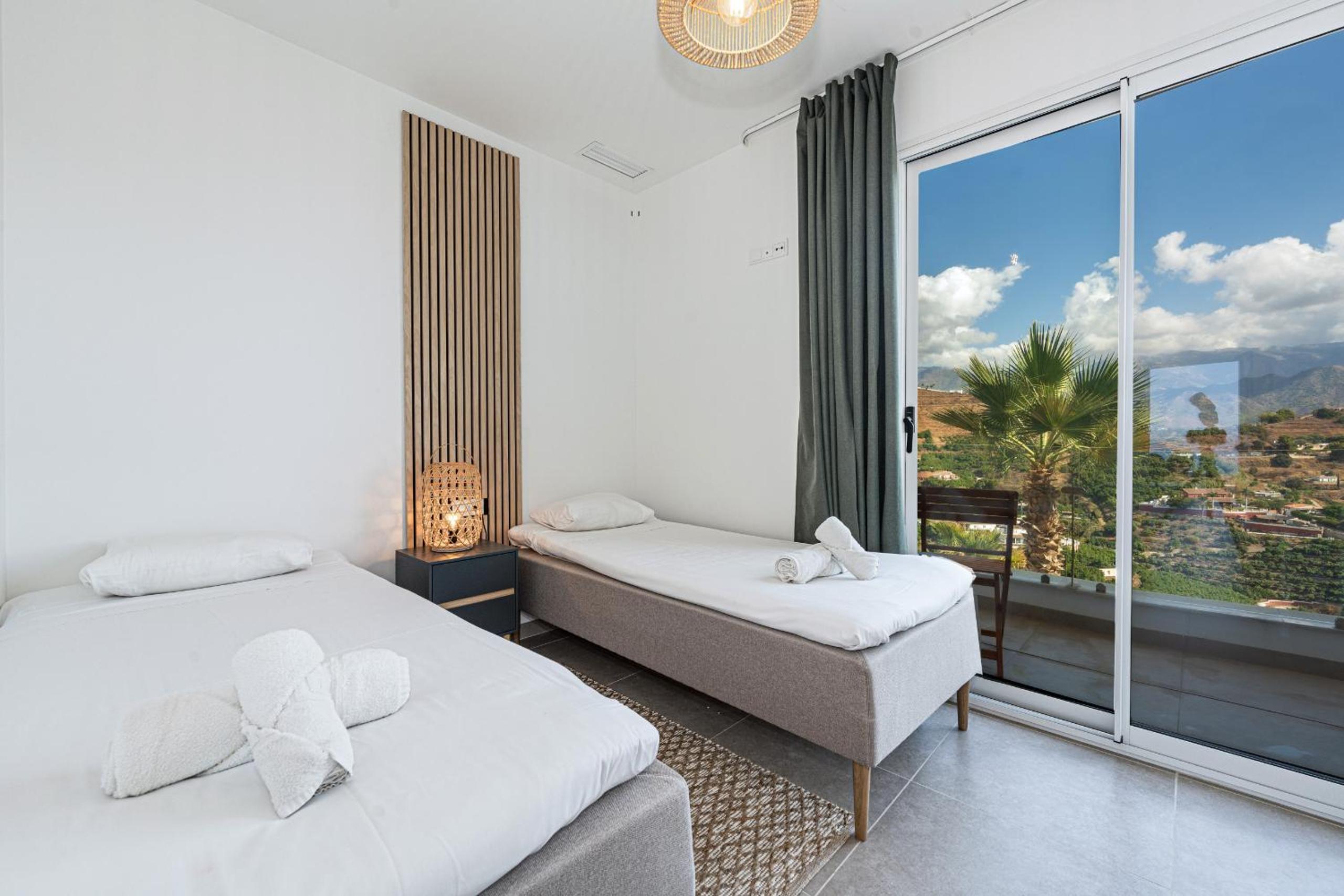 Bayview Hills Suite by Casasol