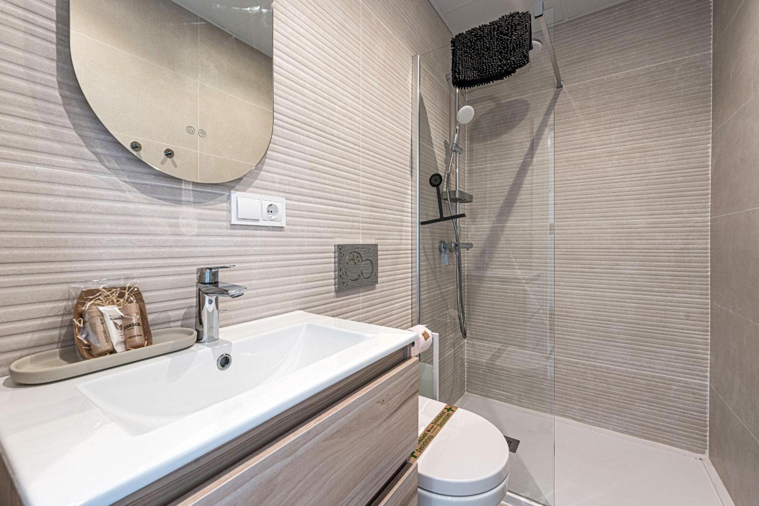 Bayview Hills Suite by Casasol