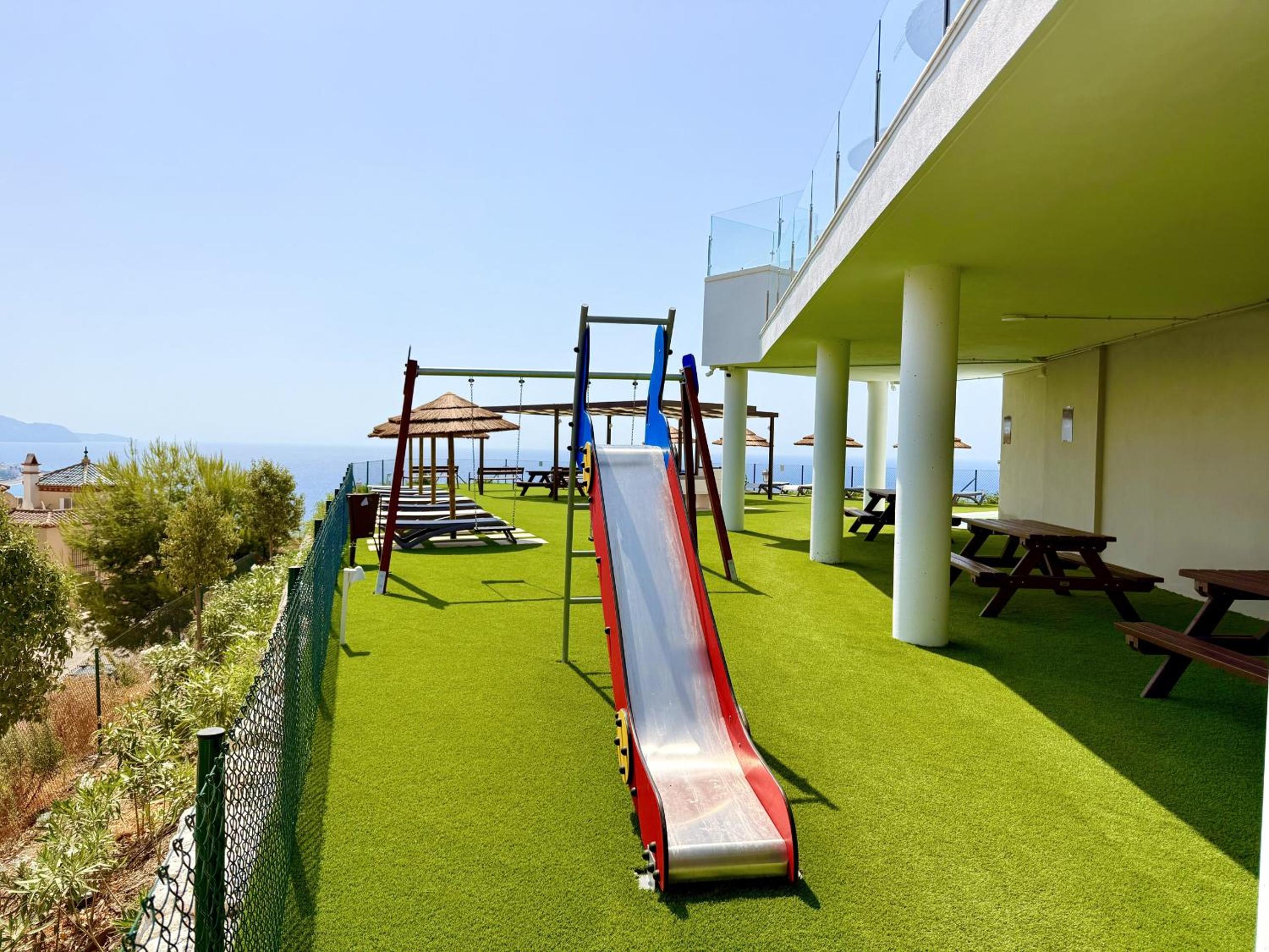 Bayview Hills Suite by Casasol