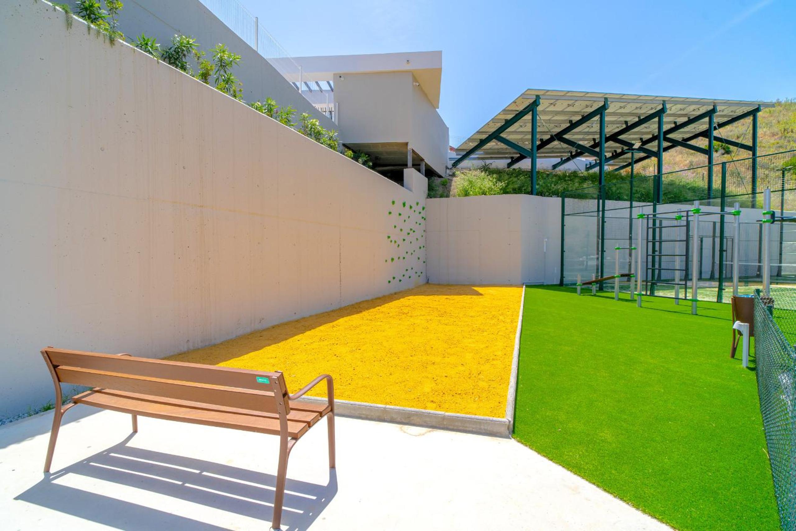 Bayview Hills Suite by Casasol