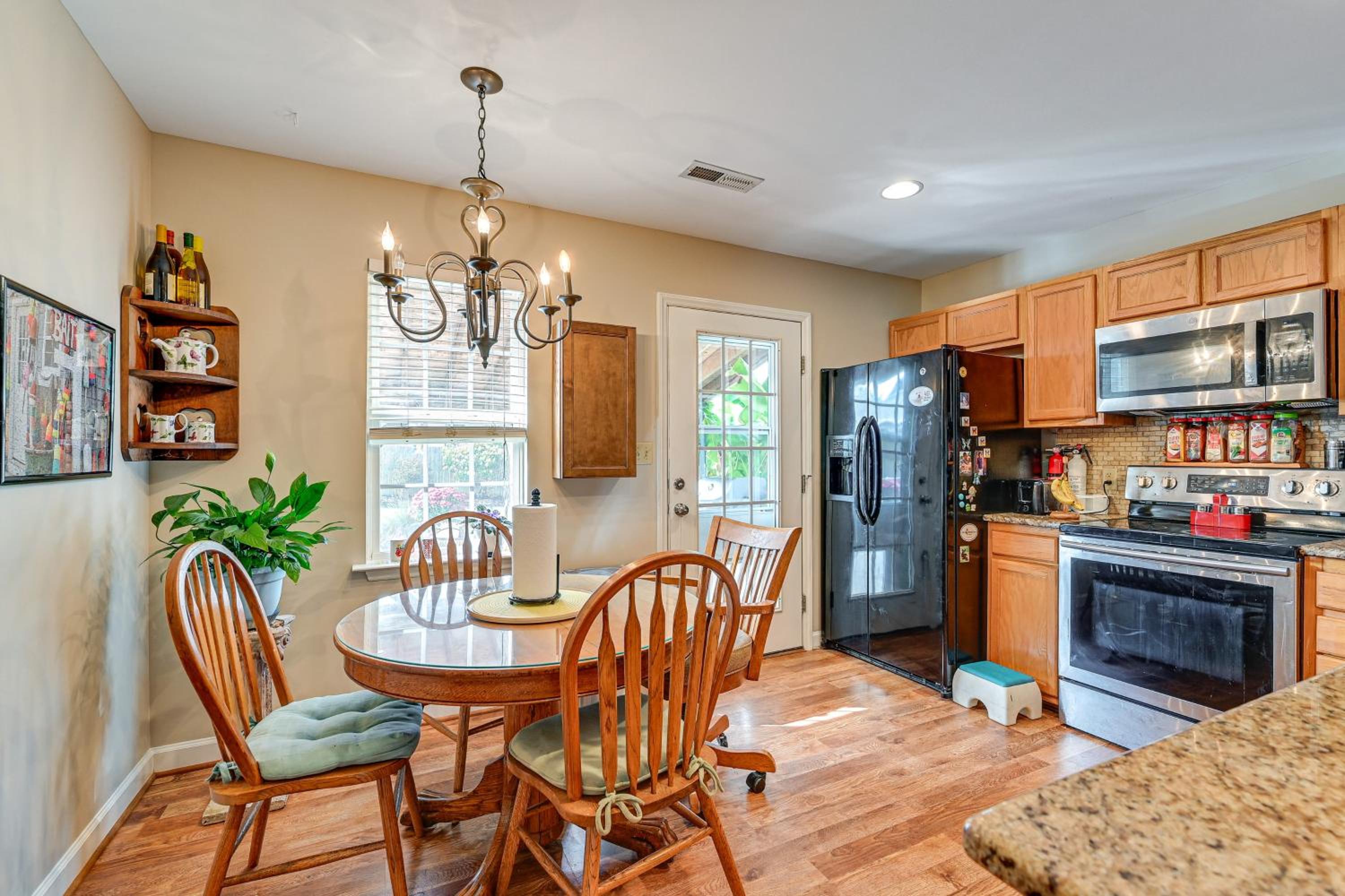 Wine and BBQ Trail Fun Home with Hot Tub in Lexington