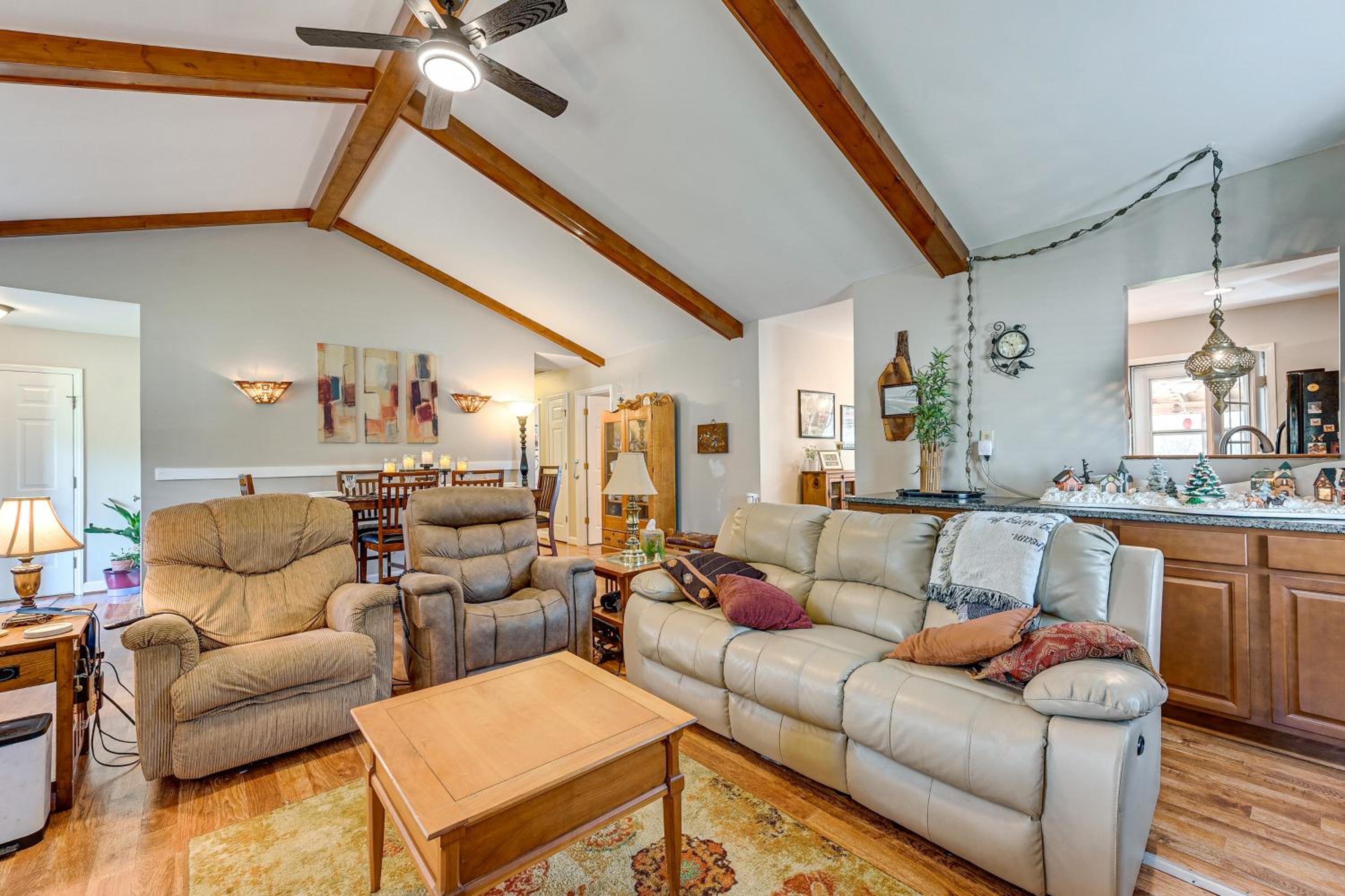 Wine and BBQ Trail Fun Home with Hot Tub in Lexington