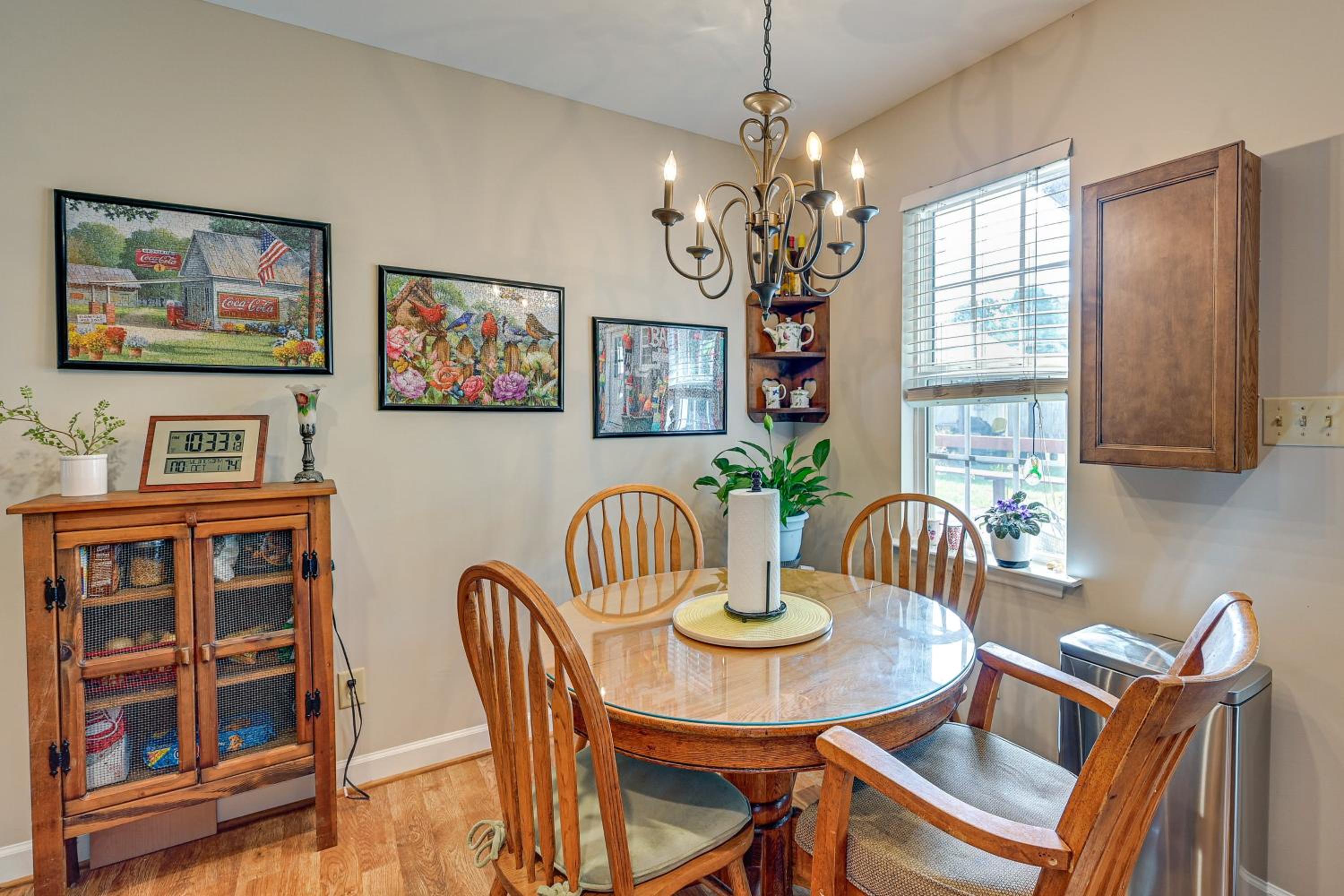 Wine and BBQ Trail Fun Home with Hot Tub in Lexington