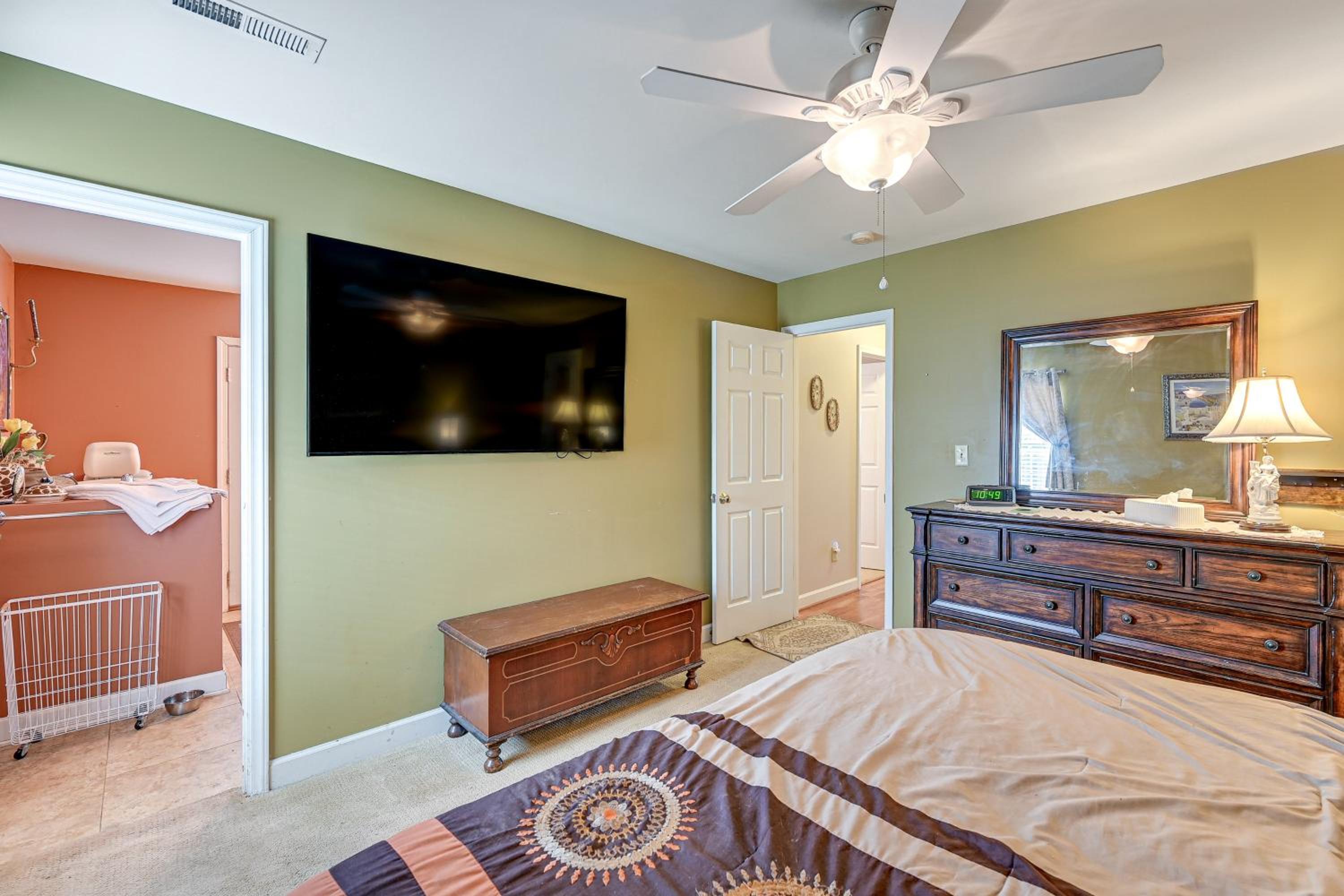 Wine and BBQ Trail Fun Home with Hot Tub in Lexington