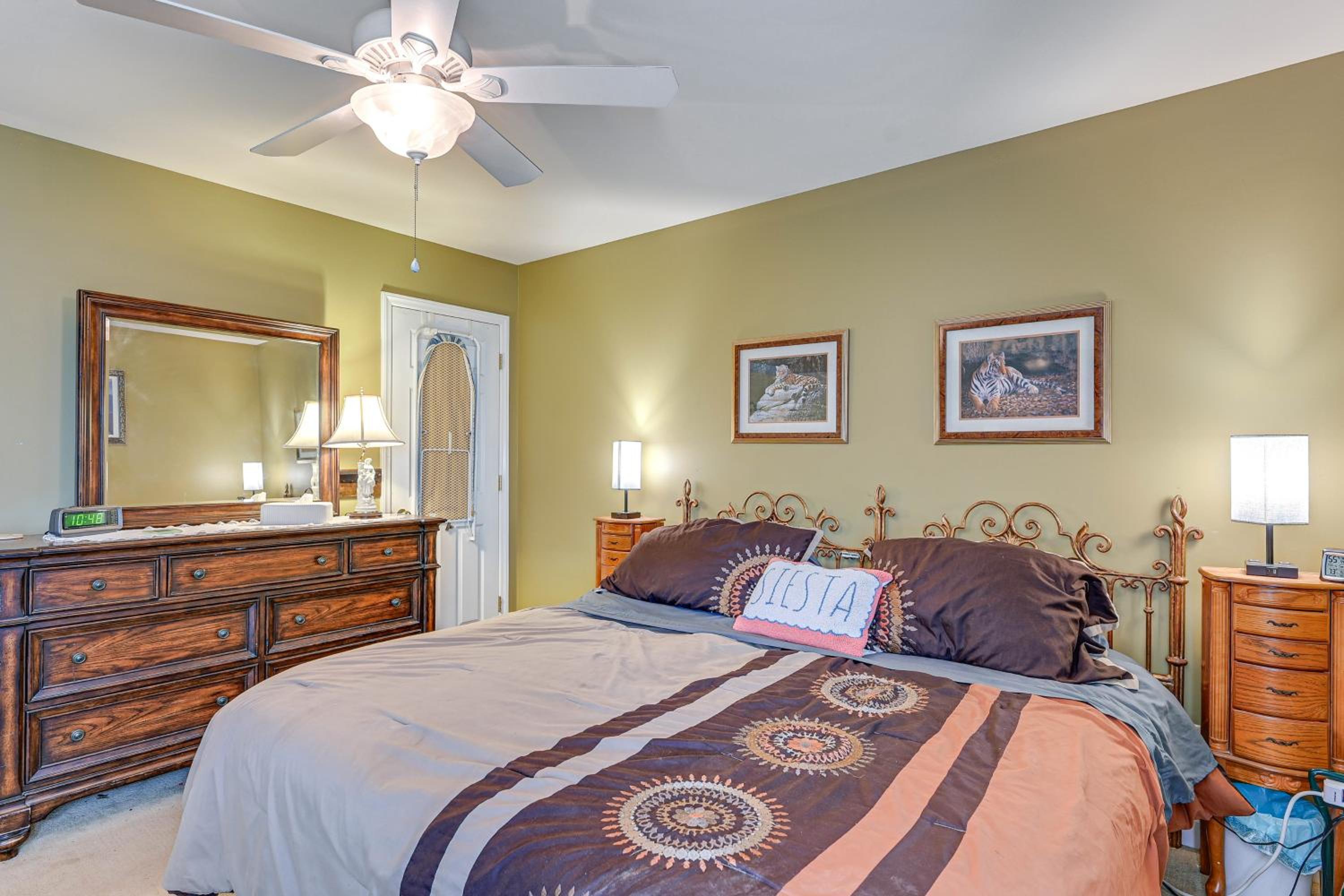 Wine and BBQ Trail Fun Home with Hot Tub in Lexington