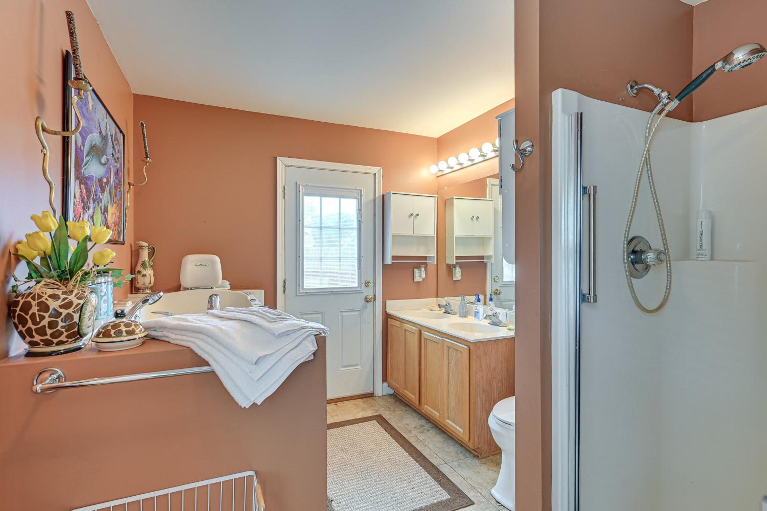 Wine and BBQ Trail Fun Home with Hot Tub in Lexington