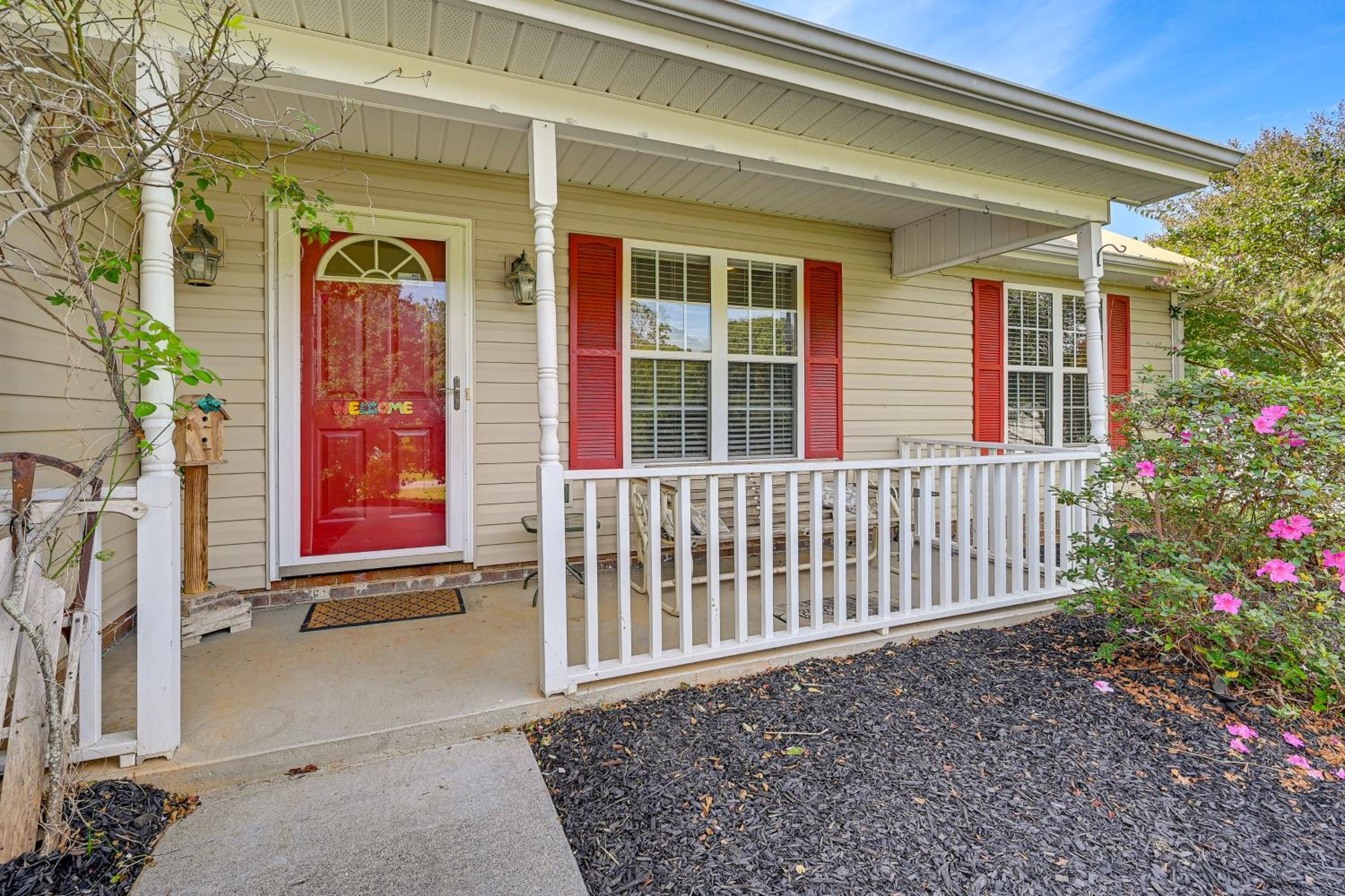 Wine and BBQ Trail Fun Home with Hot Tub in Lexington