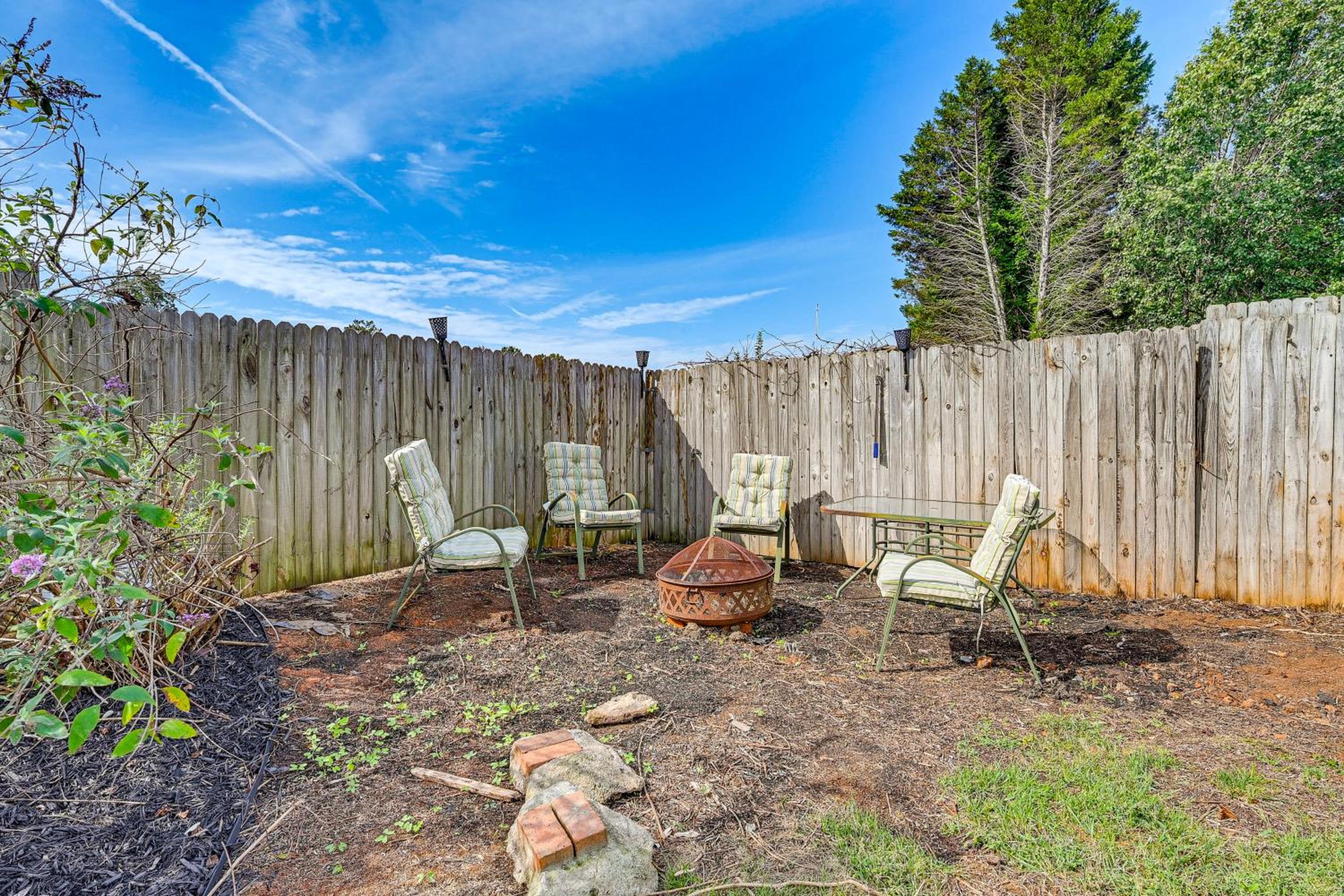 Wine and BBQ Trail Fun Home with Hot Tub in Lexington