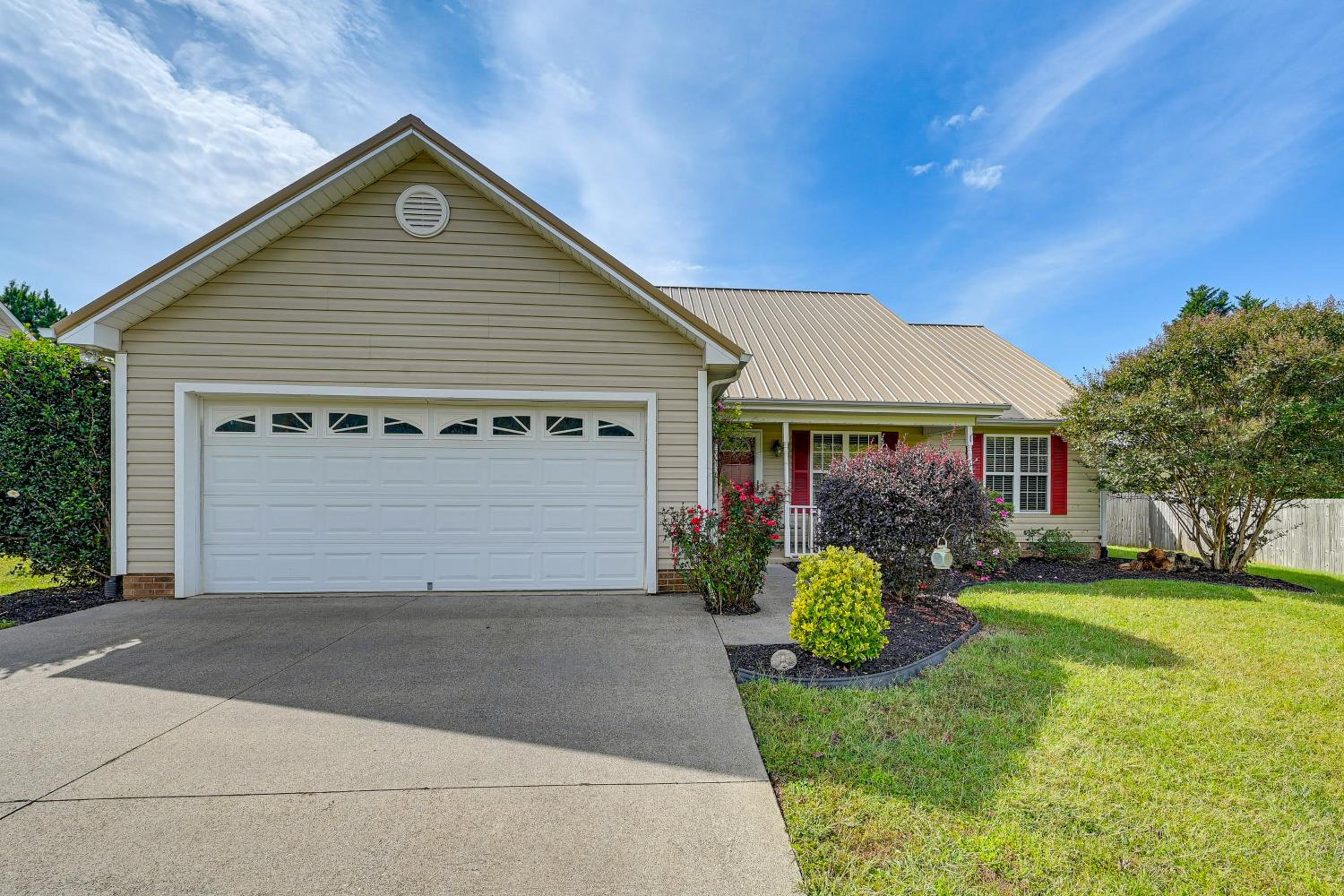 Wine and BBQ Trail Fun Home with Hot Tub in Lexington
