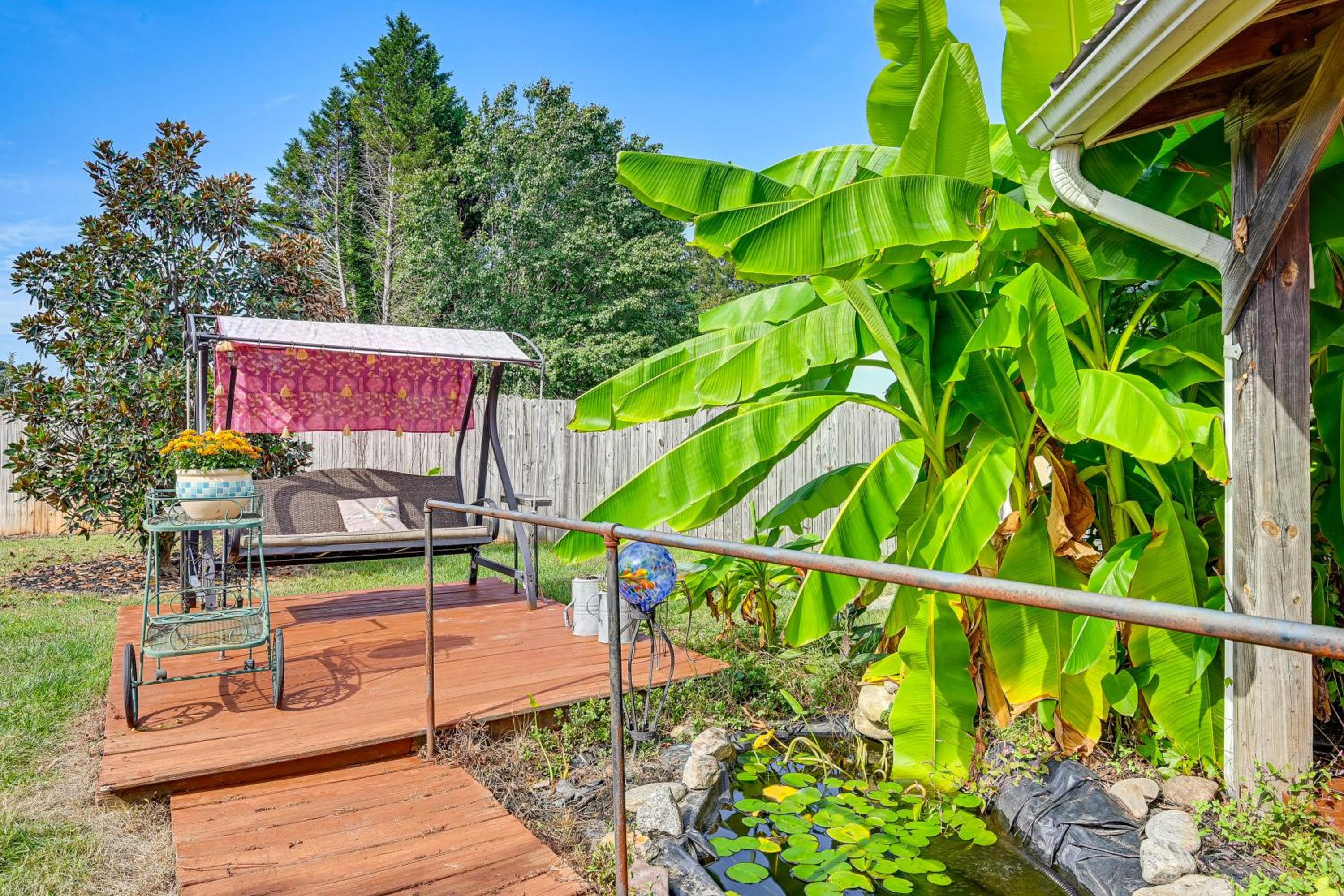 Wine and BBQ Trail Fun Home with Hot Tub in Lexington