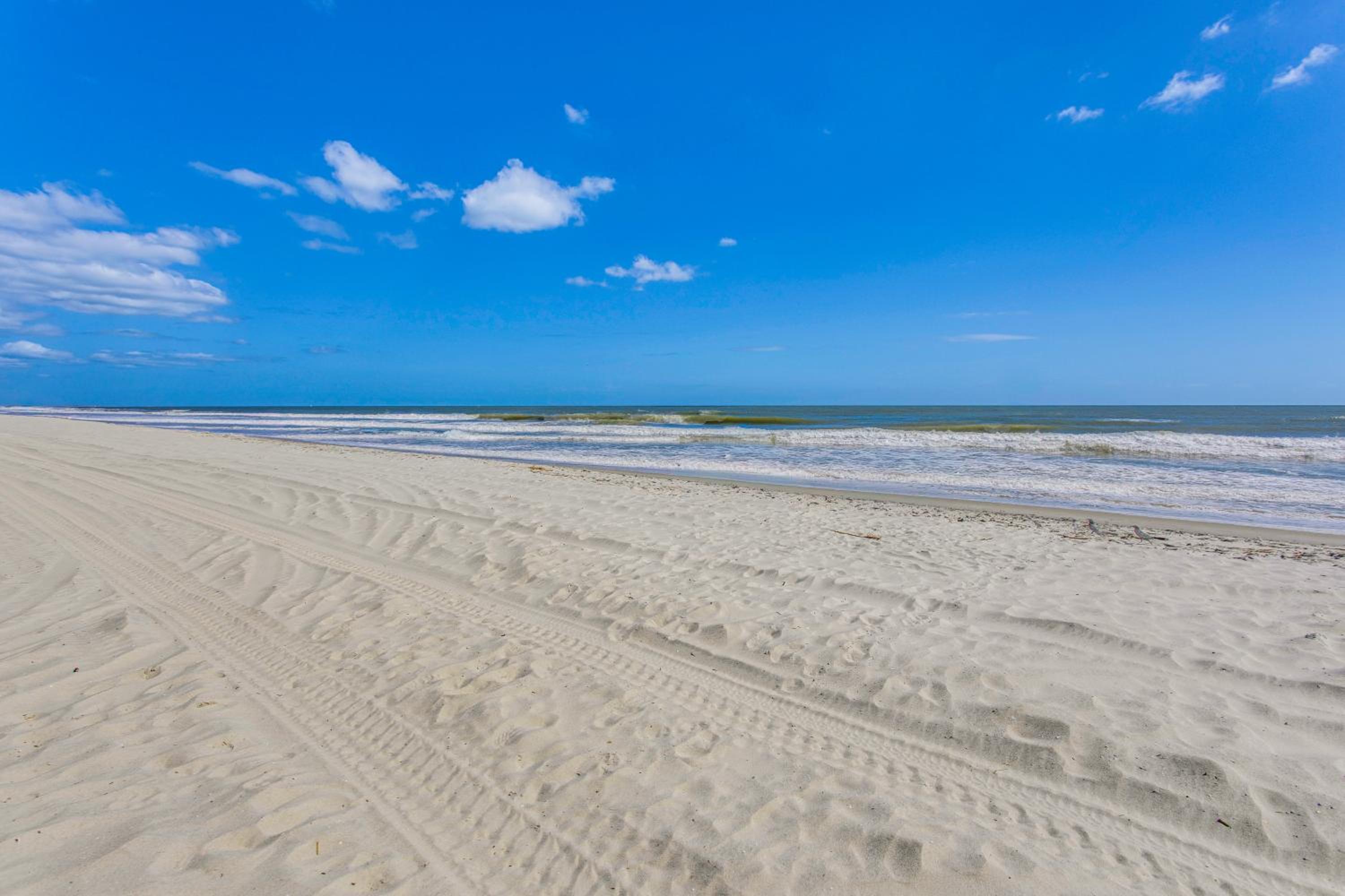 Steps to Shore and Pier Condo in North Myrtle Beach