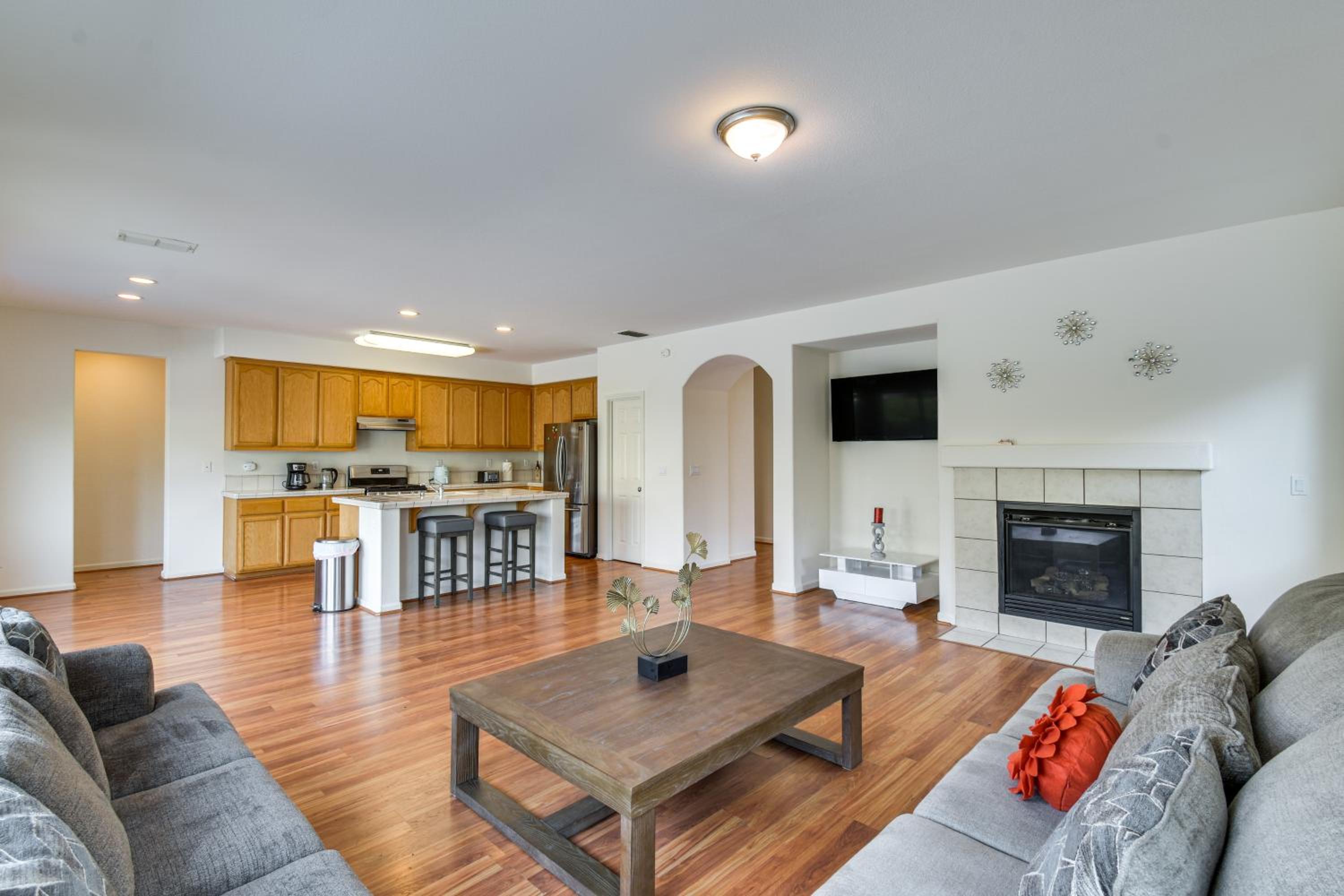 7 Mi to Lake Yosemite Family Home with Fenced Yard