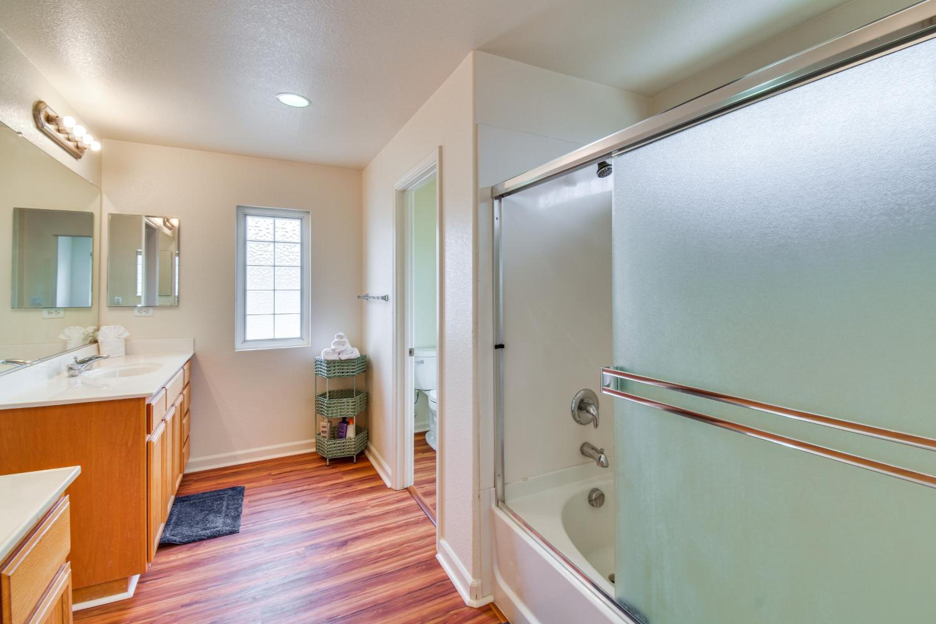 7 Mi to Lake Yosemite Family Home with Fenced Yard