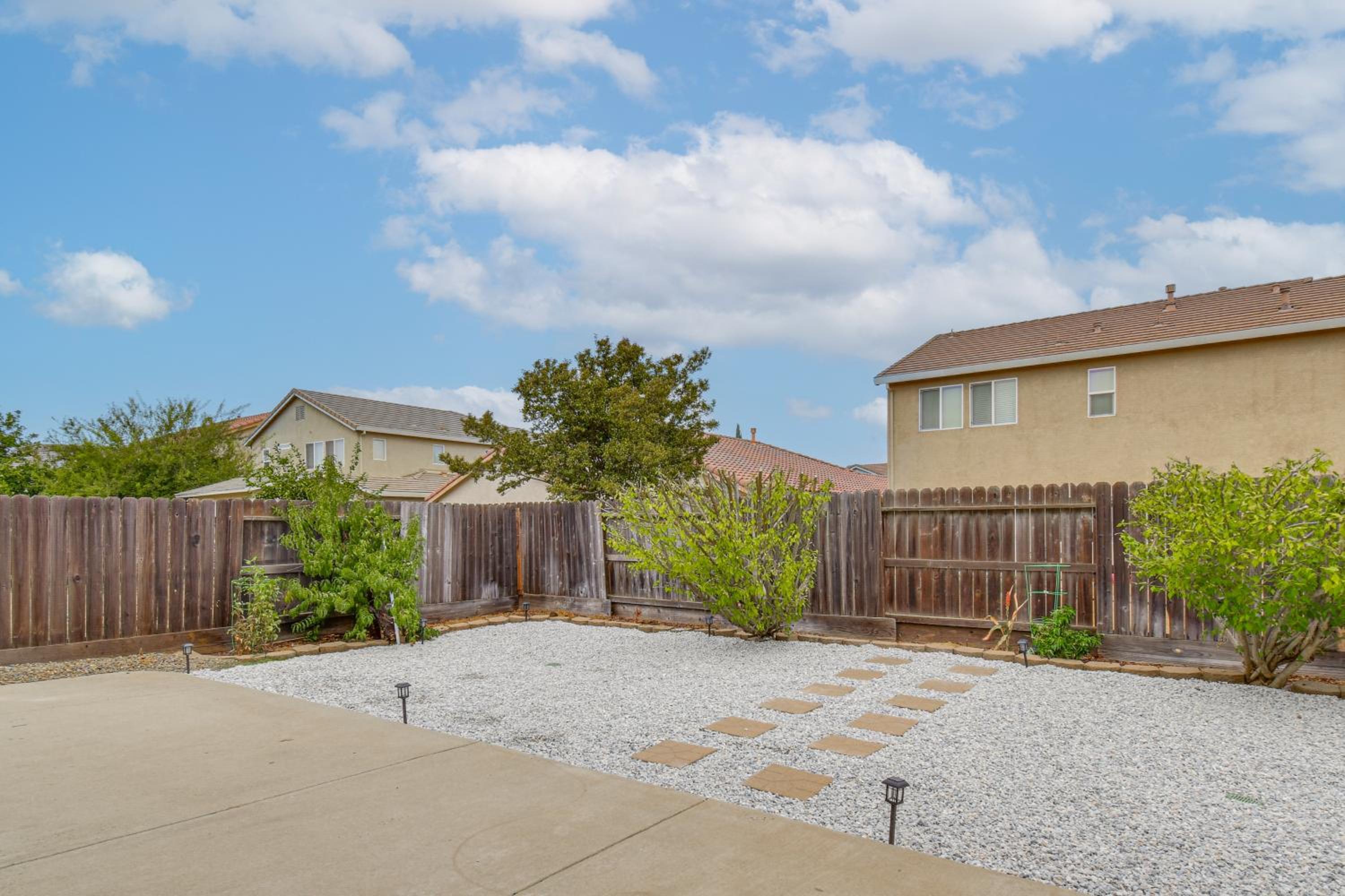 7 Mi to Lake Yosemite Family Home with Fenced Yard