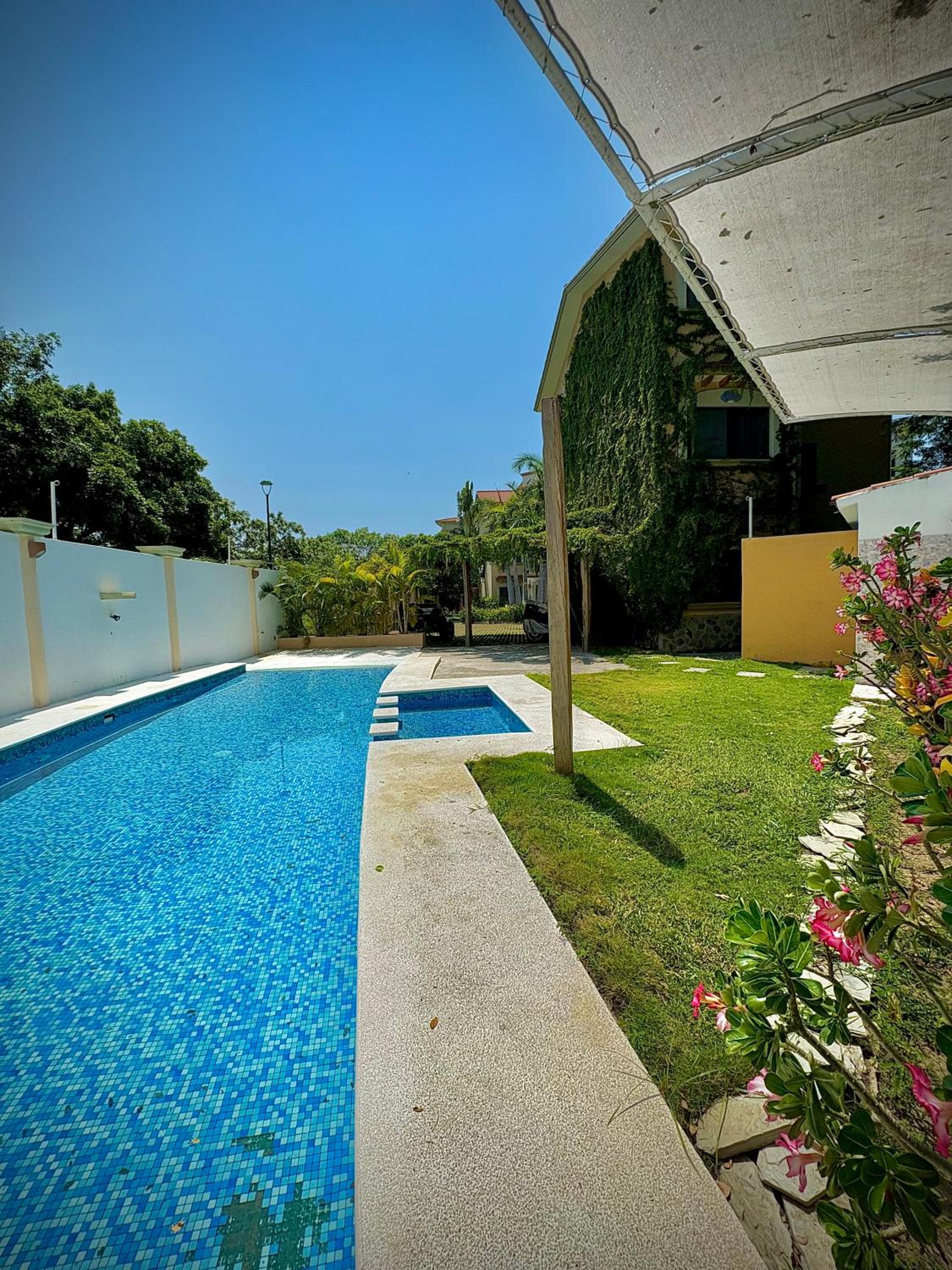 Depa 102A en Huatulco con alberca y terraza 5 min playa