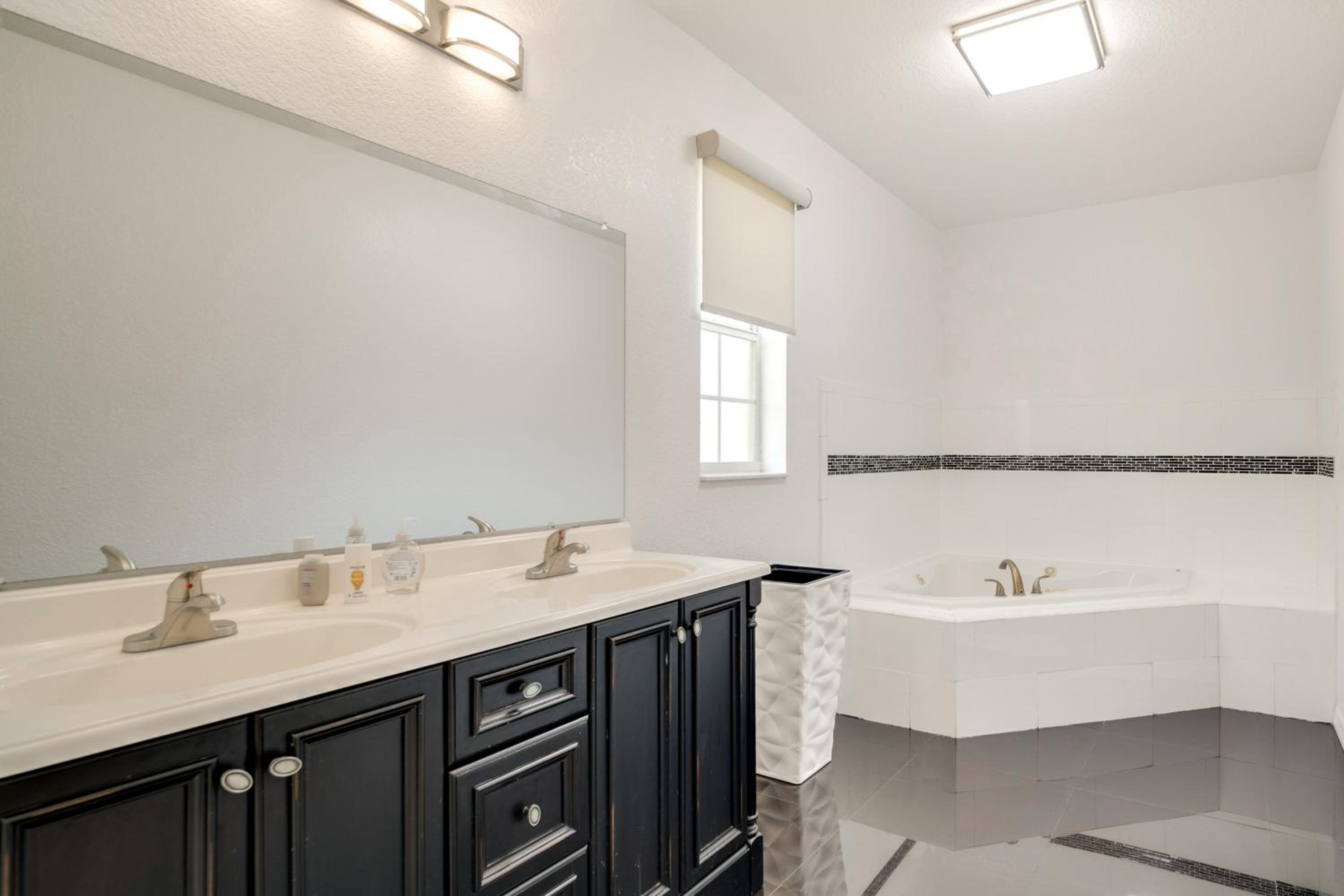 4 Mi to Equestrian Center! Modern Ocala Home