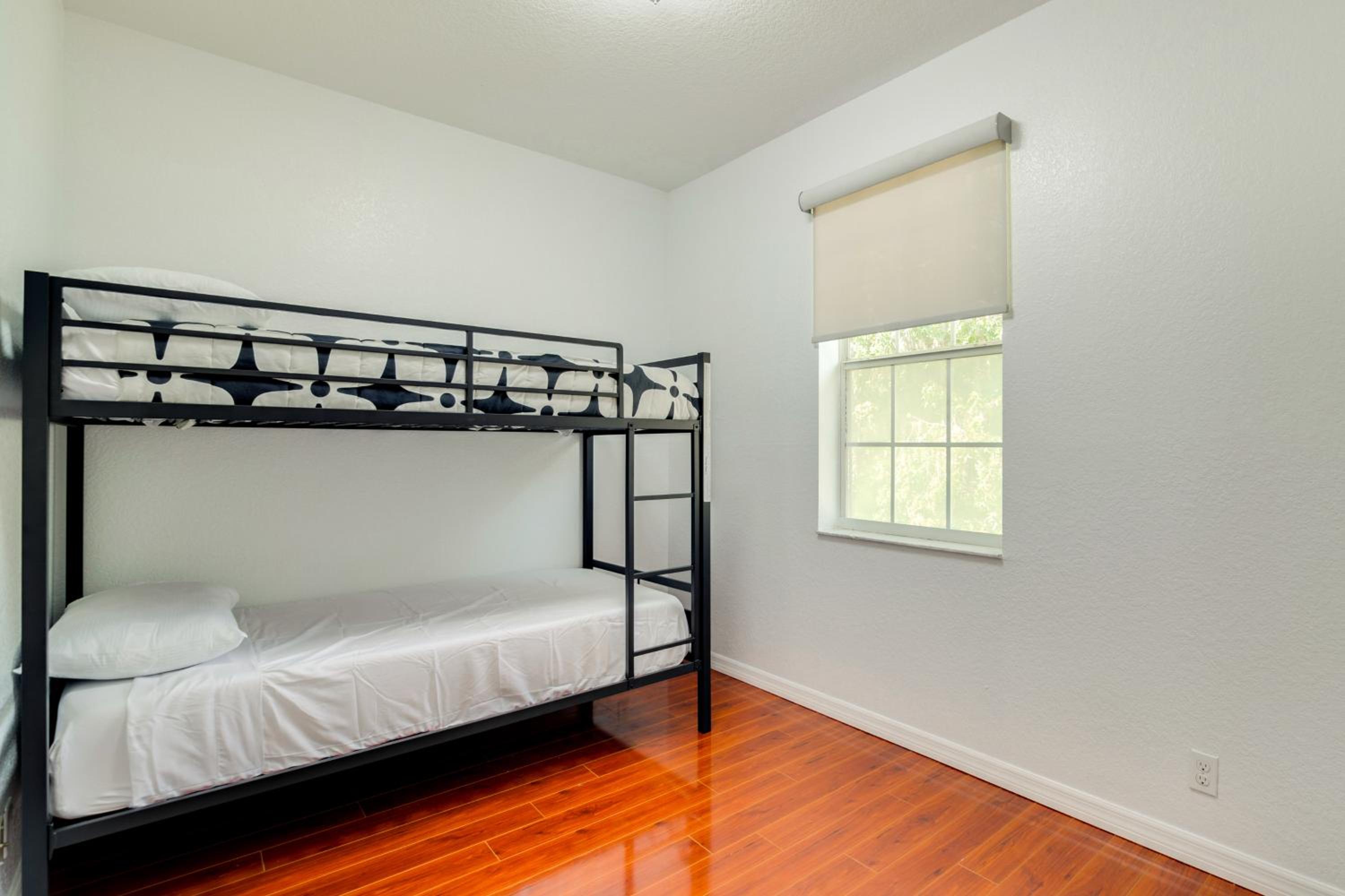 4 Mi to Equestrian Center! Modern Ocala Home