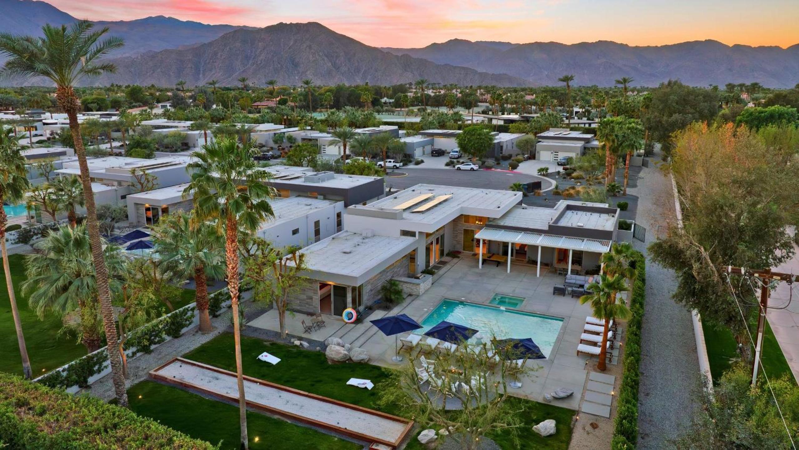 2 Luxe Villas Sleeps 24 Pool Putting Green Polo Villas Mira by AvantStay