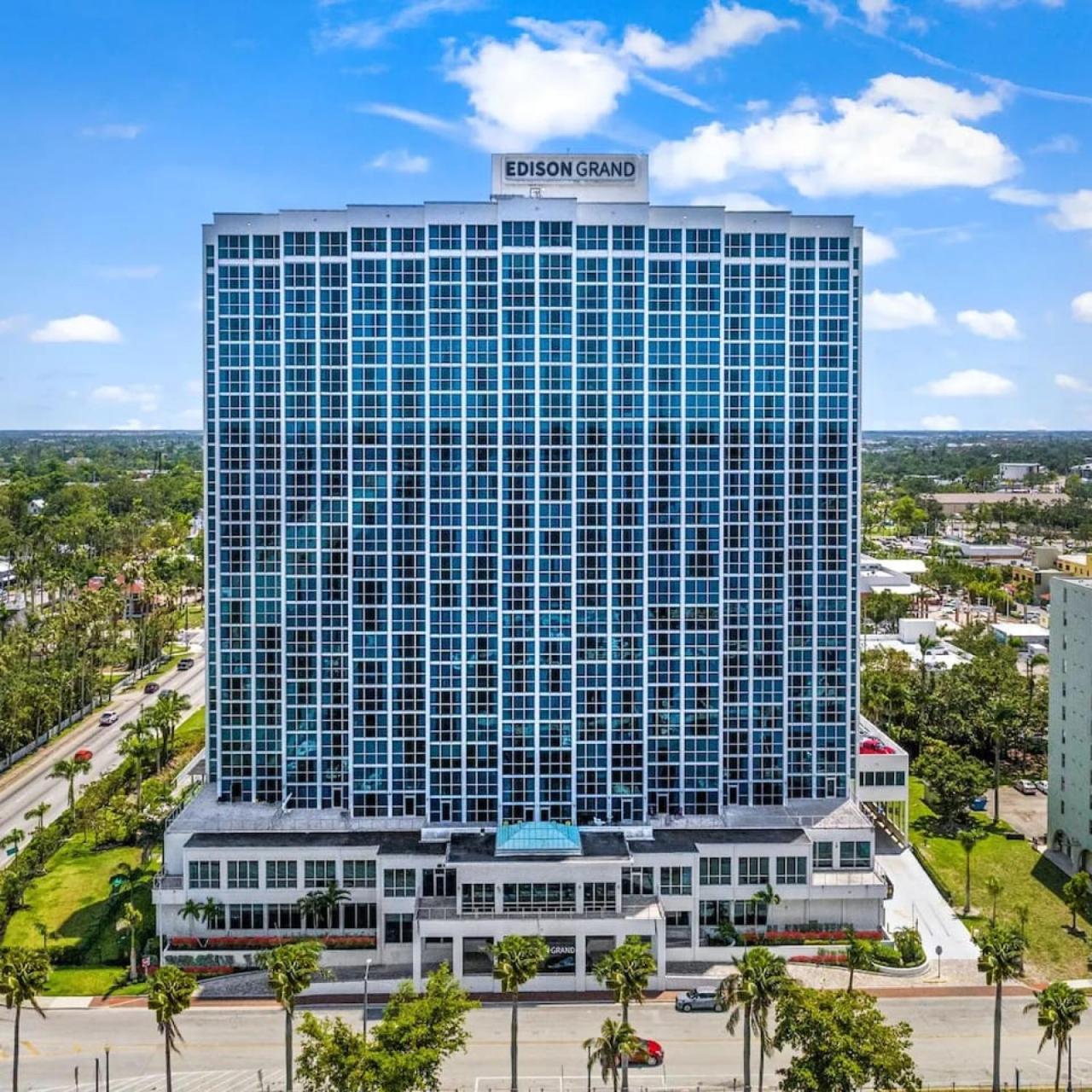 Executive King Suite City View Downtown Ft Myers