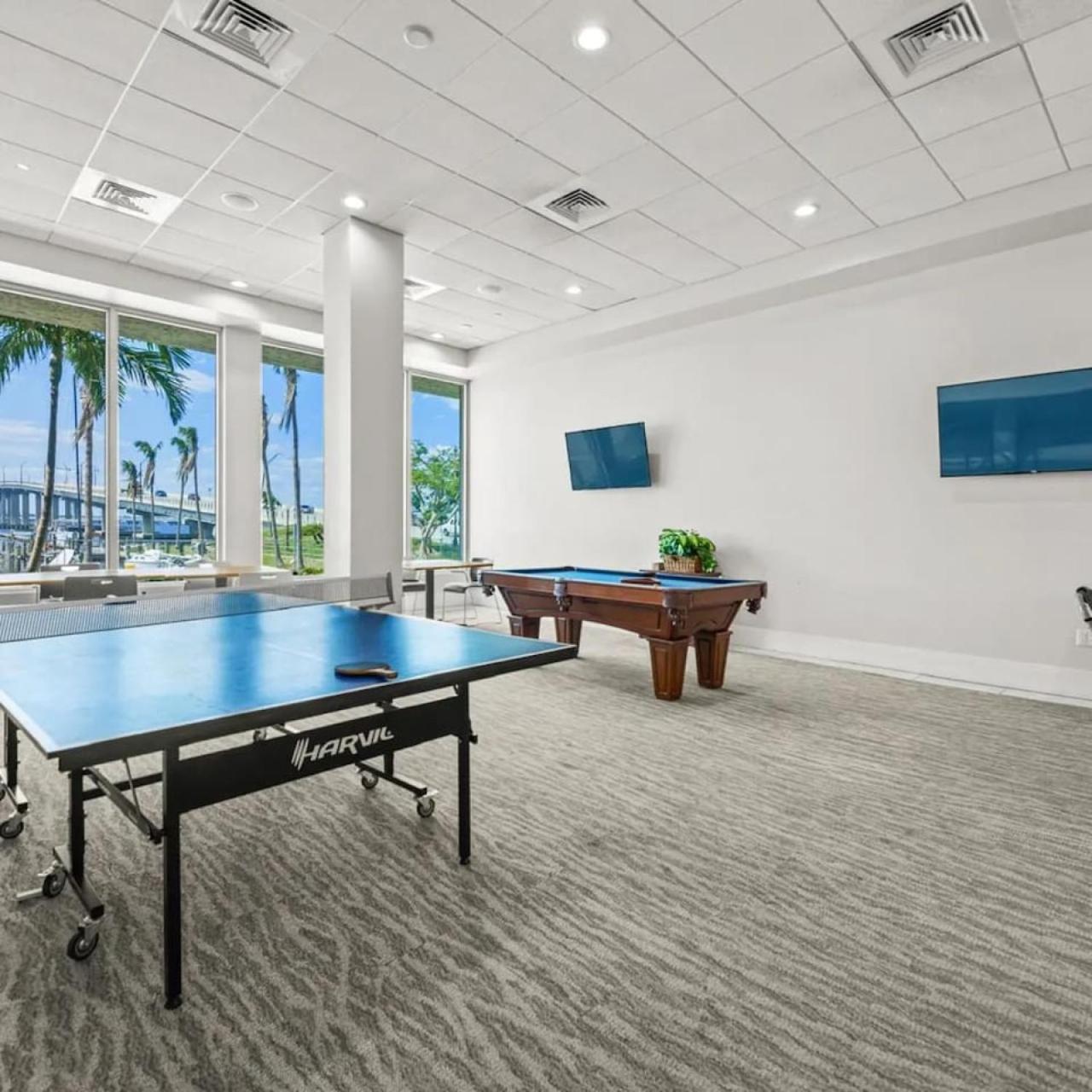 Executive King Suite City View Downtown Ft Myers