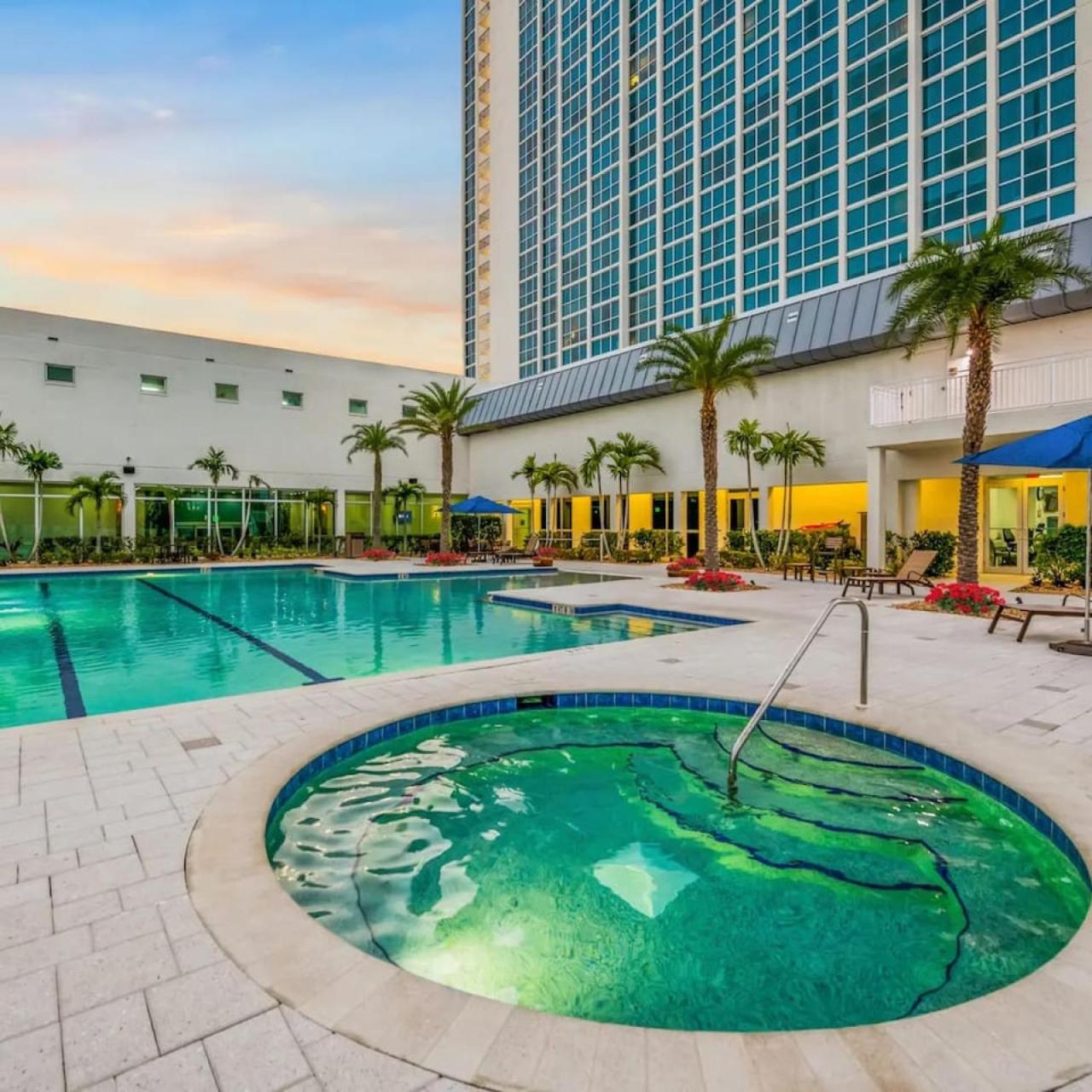 Executive King Suite City View Downtown Ft Myers