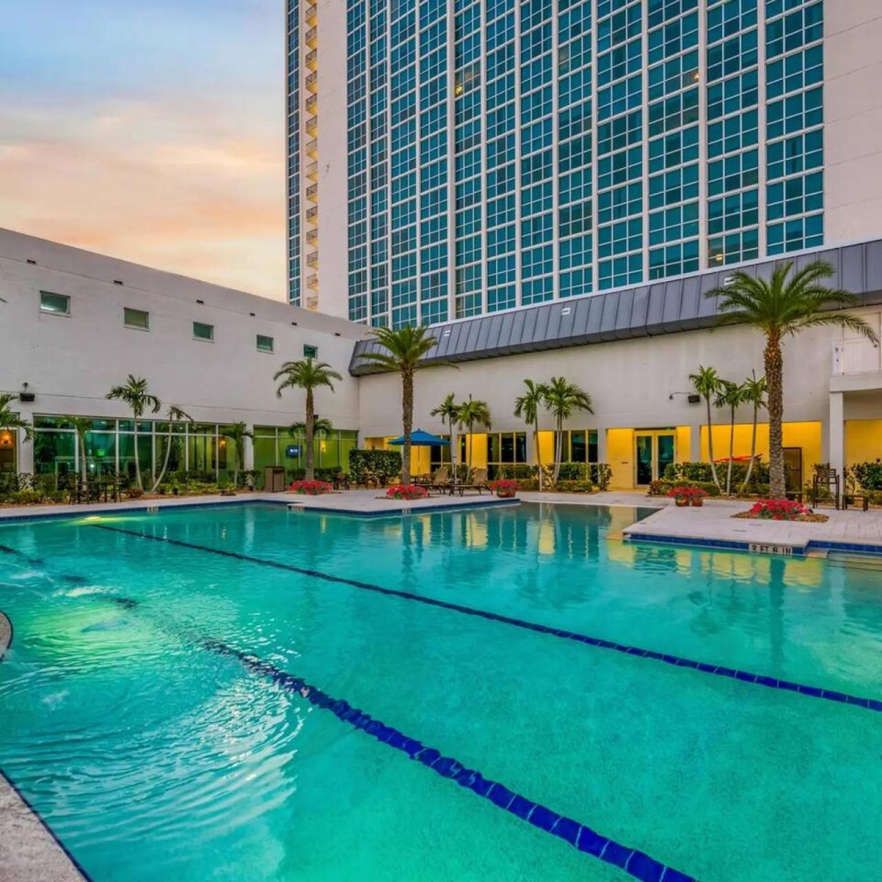 Executive King Suite City View Downtown Ft Myers
