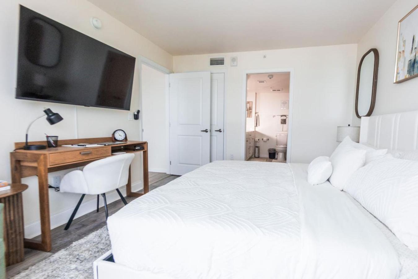 Executive King Suite City View Downtown Ft Myers