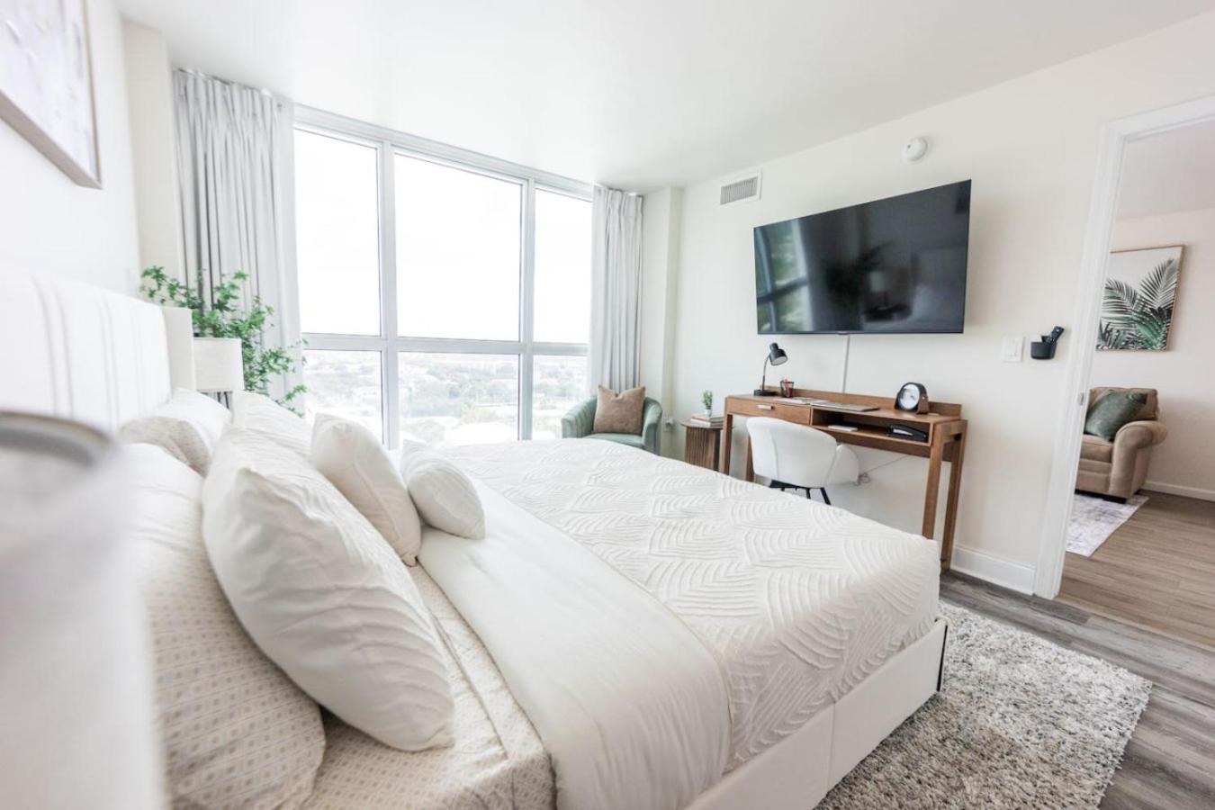 Executive King Suite City View Downtown Ft Myers
