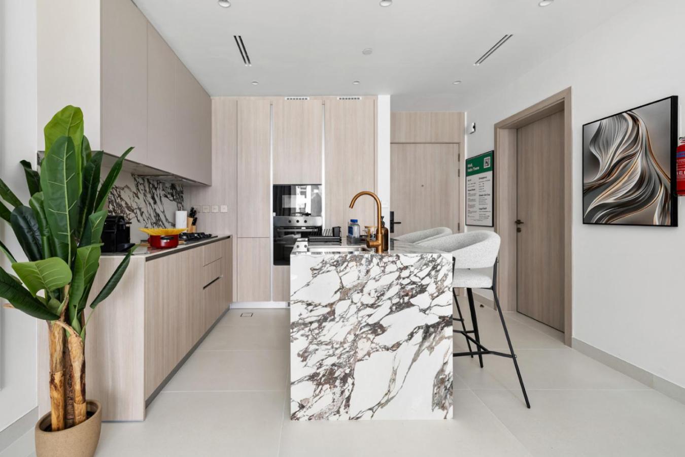 Stylish 1BR with PS5, Sauna and Kids' Play Area