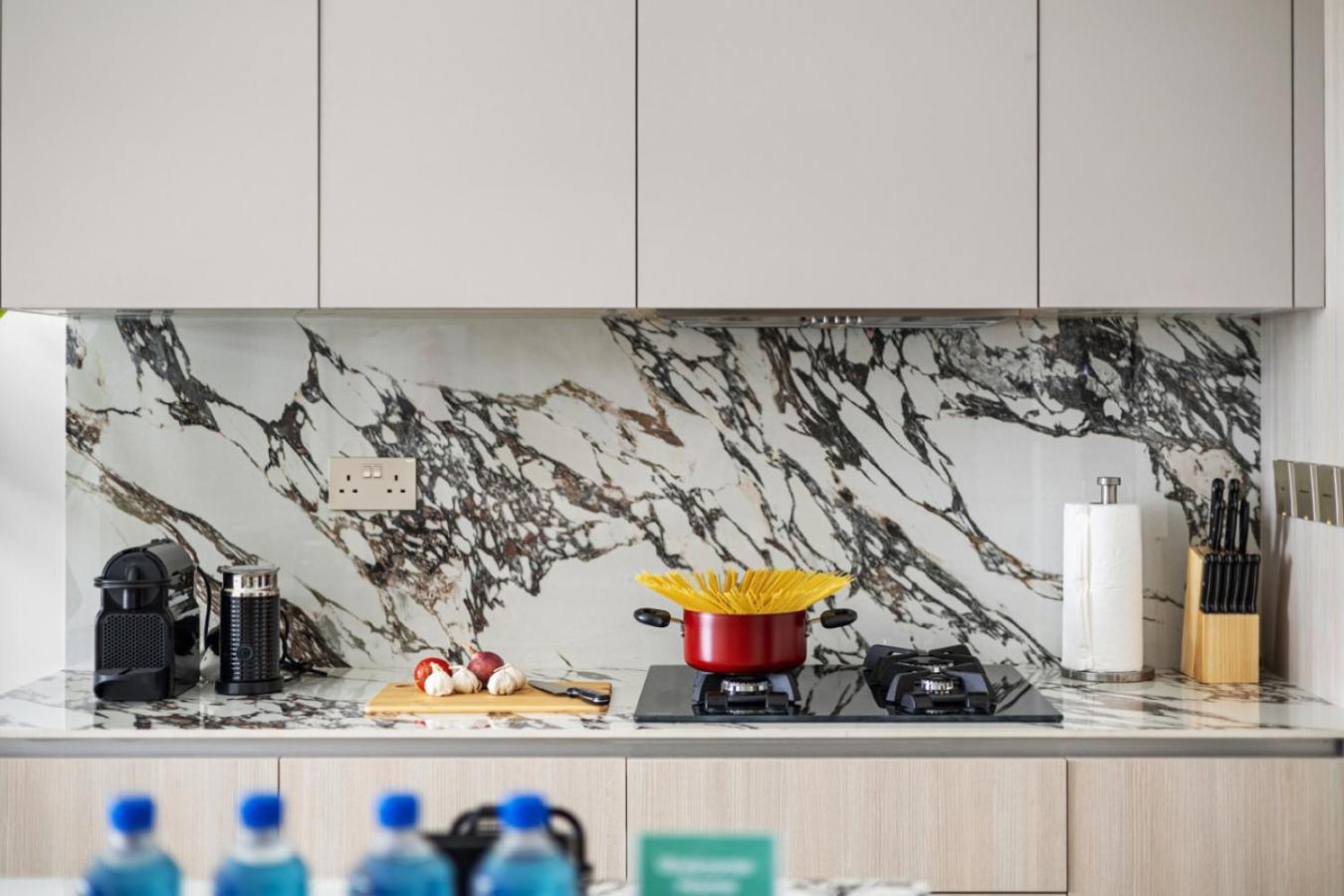 Stylish 1BR with PS5, Sauna and Kids' Play Area