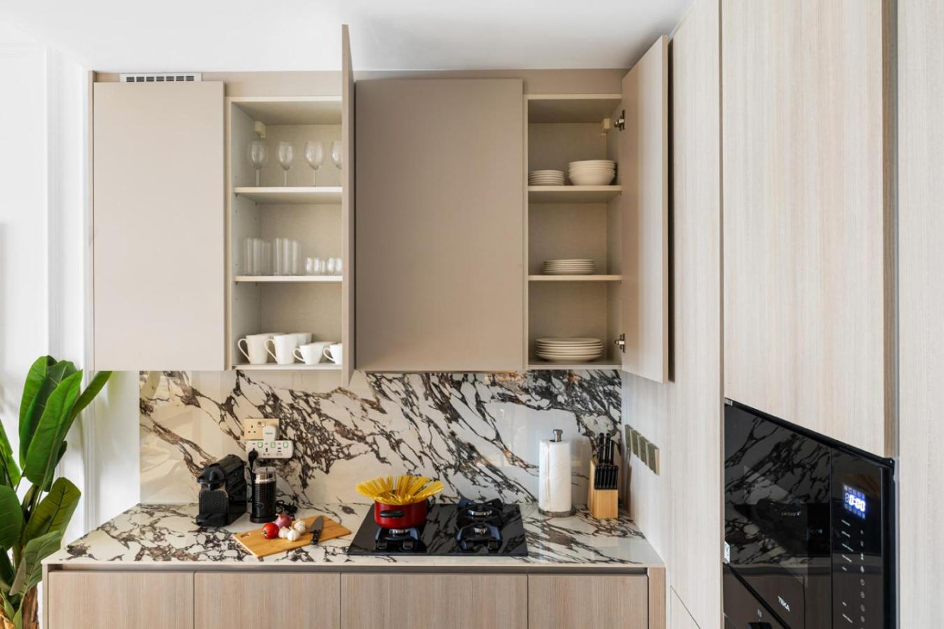 Stylish 1BR with PS5, Sauna and Kids' Play Area