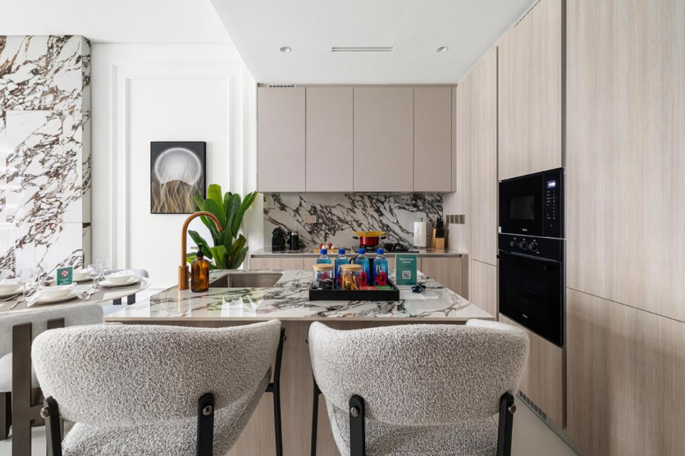 Stylish 1BR with PS5, Sauna and Kids' Play Area