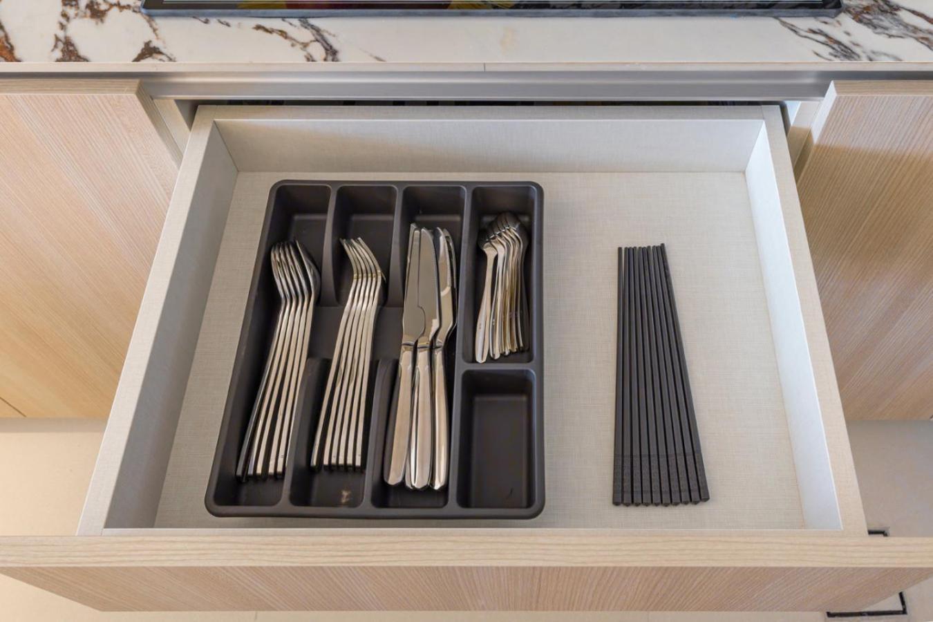 Stylish 1BR with PS5, Sauna and Kids' Play Area