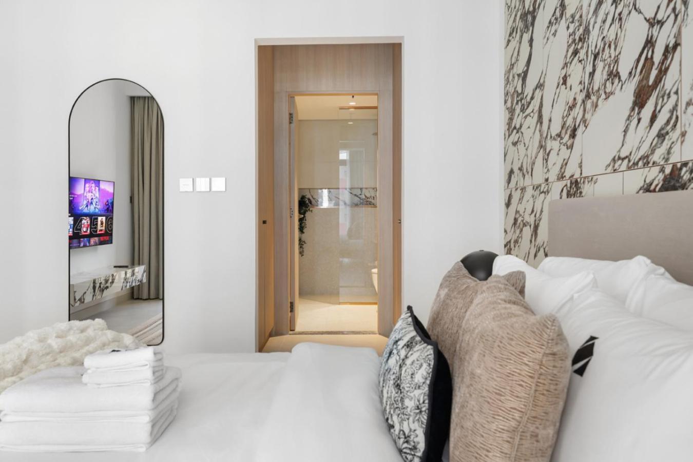 Stylish 1BR with PS5, Sauna and Kids' Play Area