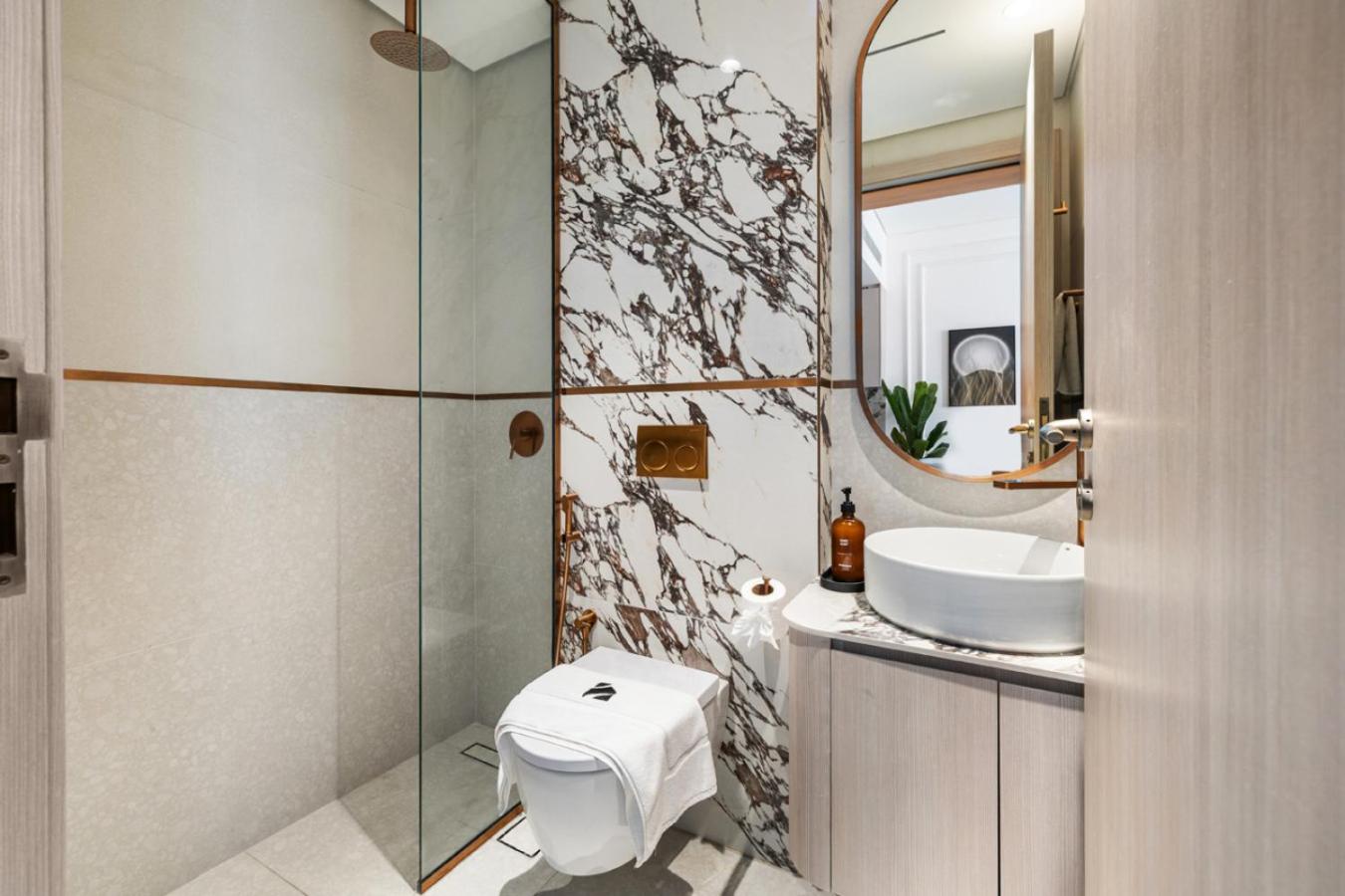 Stylish 1BR with PS5, Sauna and Kids' Play Area