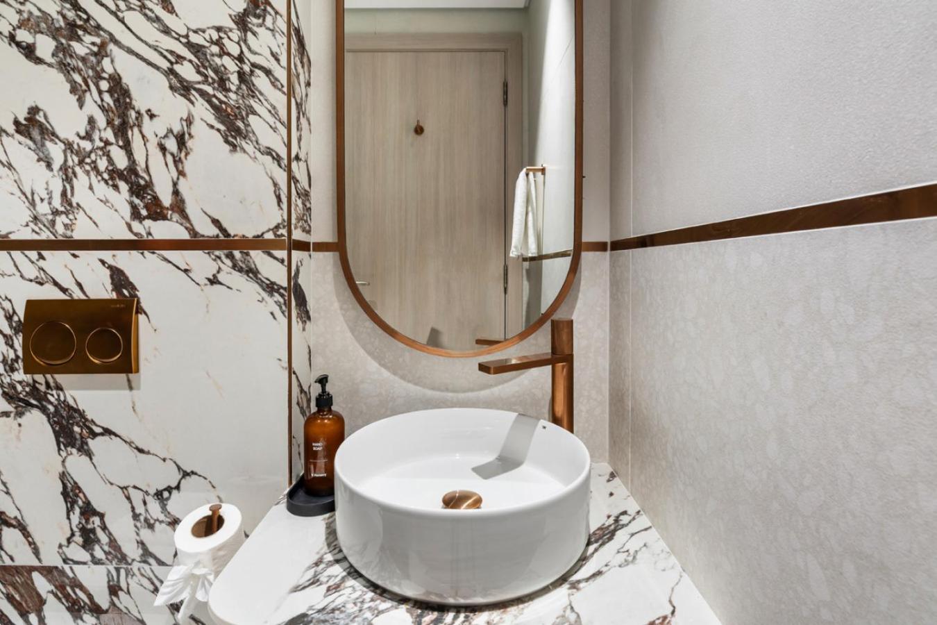 Stylish 1BR with PS5, Sauna and Kids' Play Area