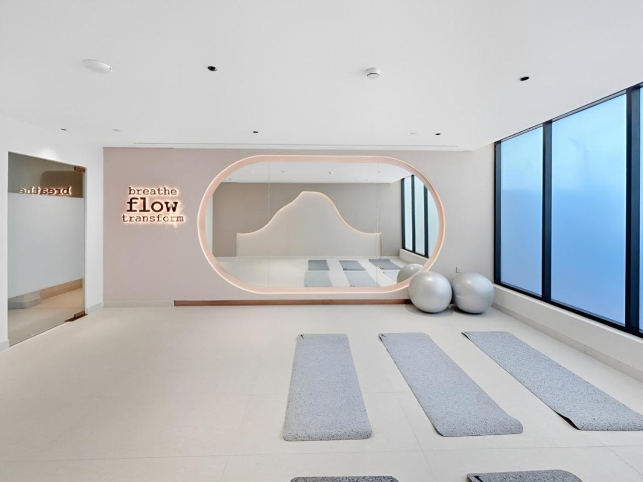 Stylish 1BR with PS5, Sauna and Kids' Play Area