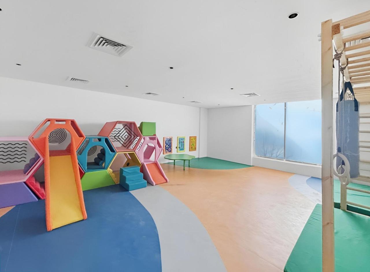 Stylish 1BR with PS5, Sauna and Kids' Play Area